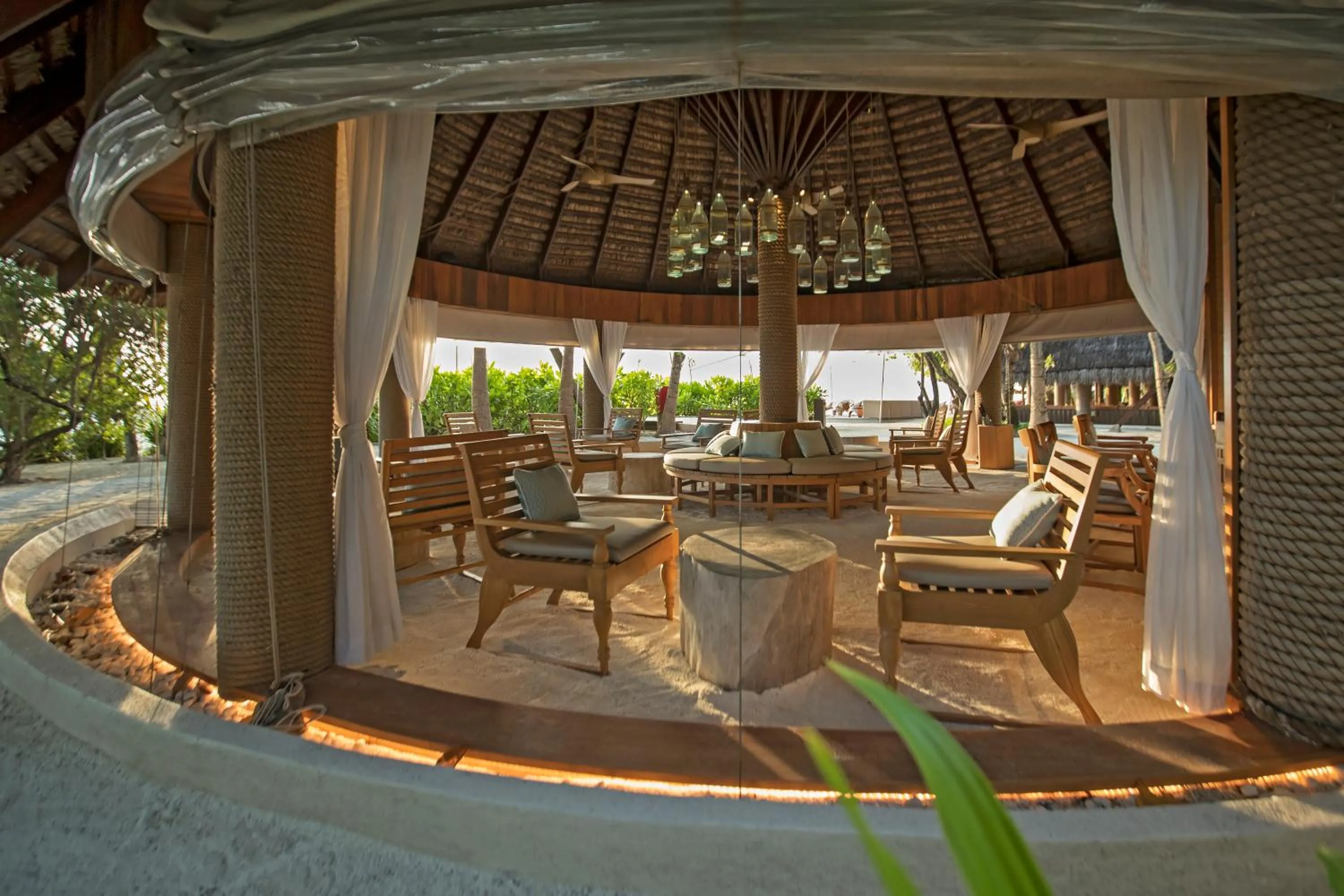 Lounge or bar in Constance Moofushi Maldives - All Inclusive