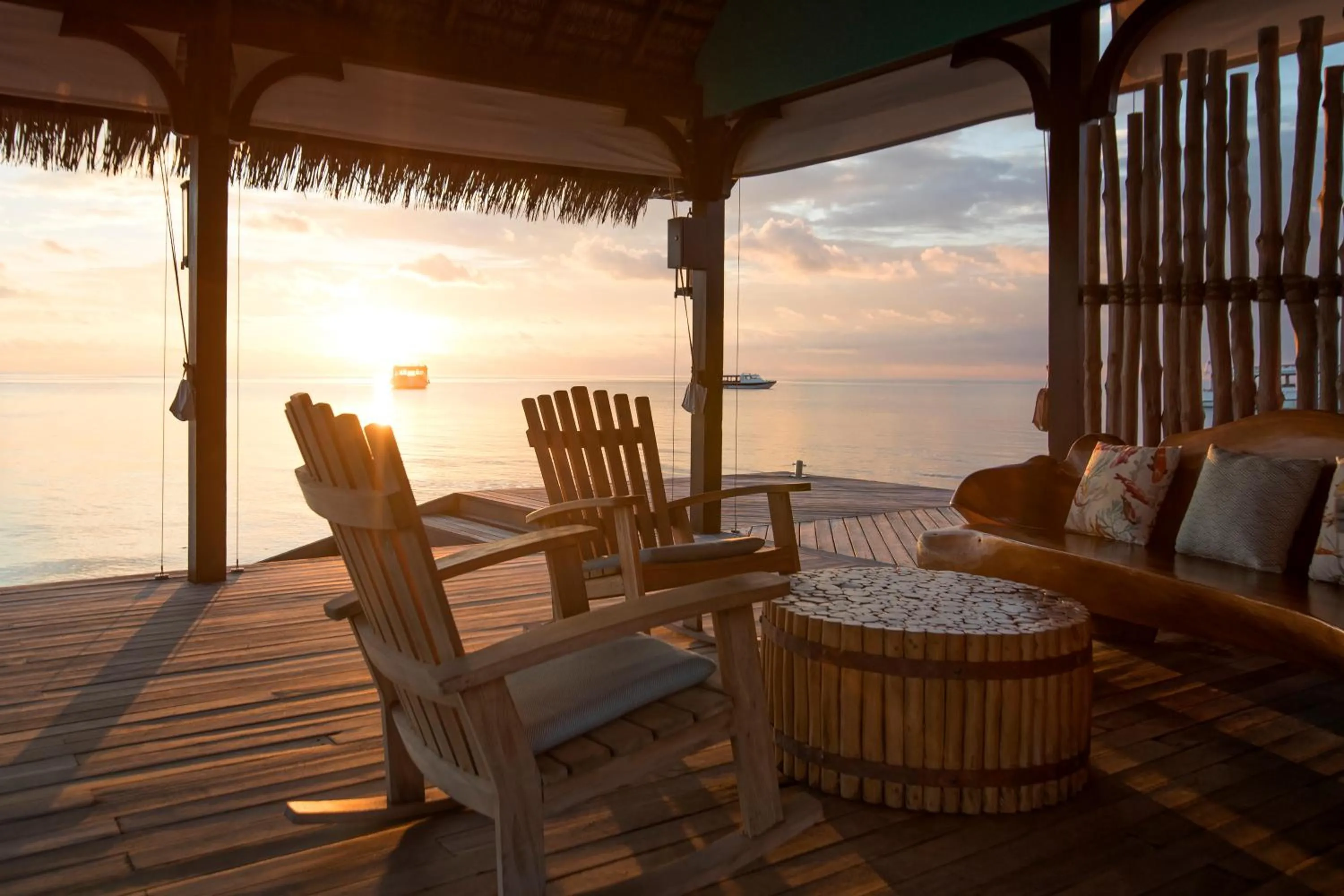 Lounge or bar in Constance Moofushi Maldives - All Inclusive