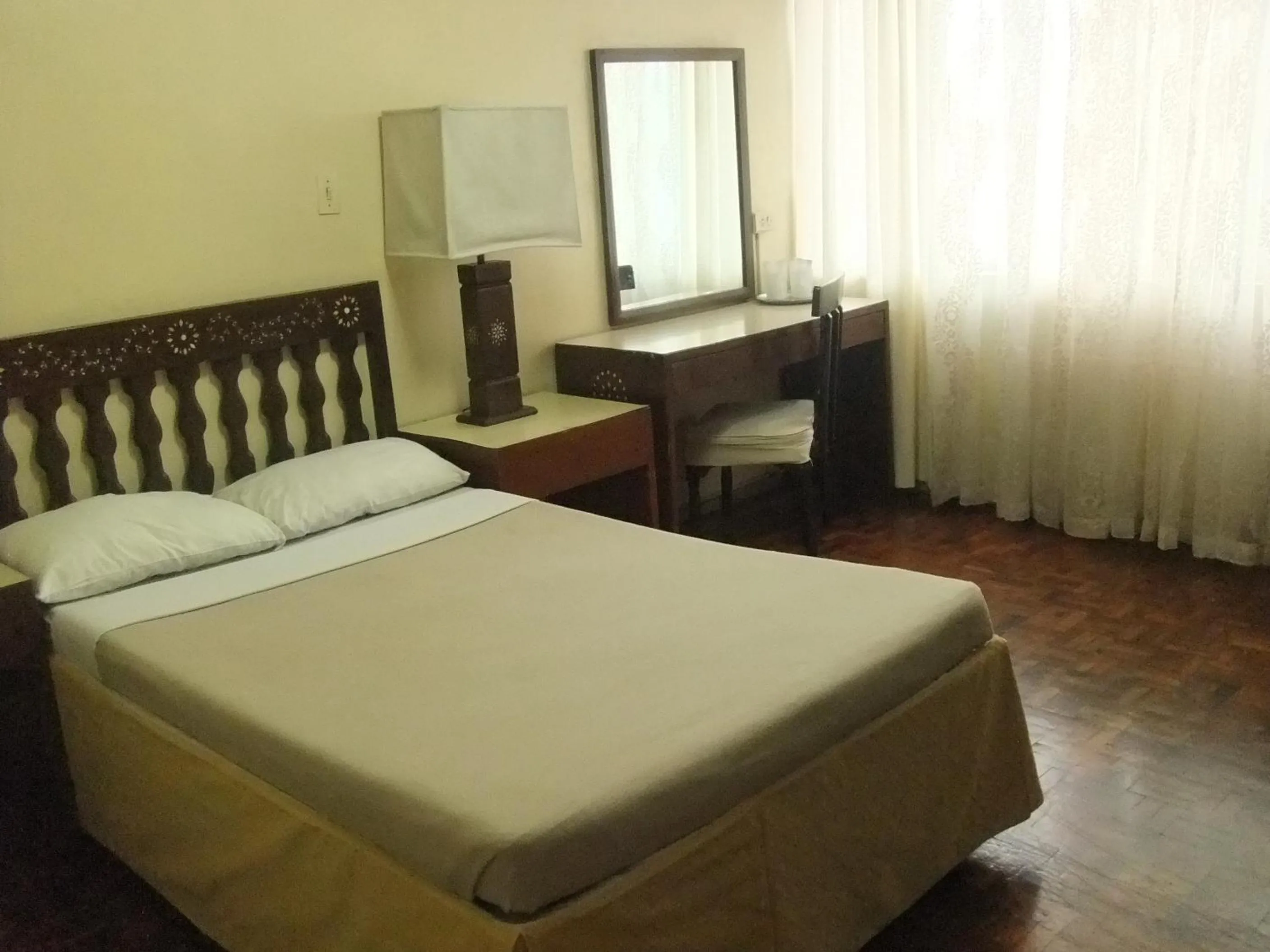 Bed in Manila Manor Hotel