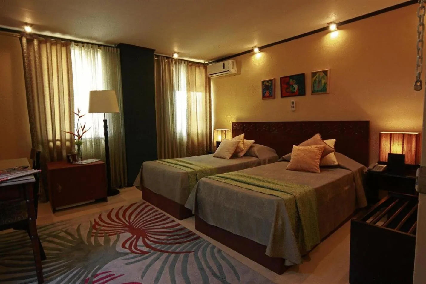 Photo of the whole room, Bed in Manila Manor Hotel