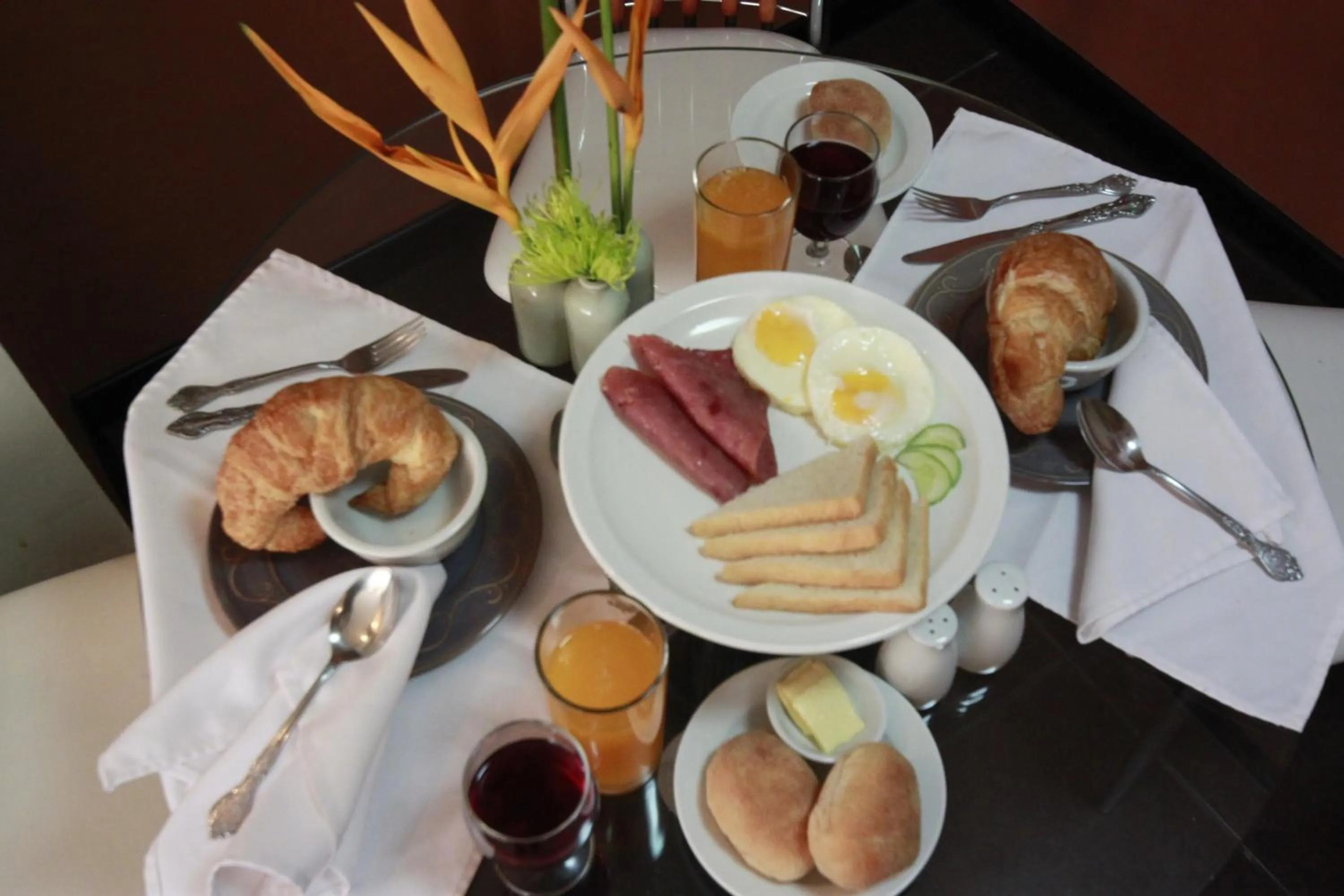 Food and drinks in Manila Manor Hotel