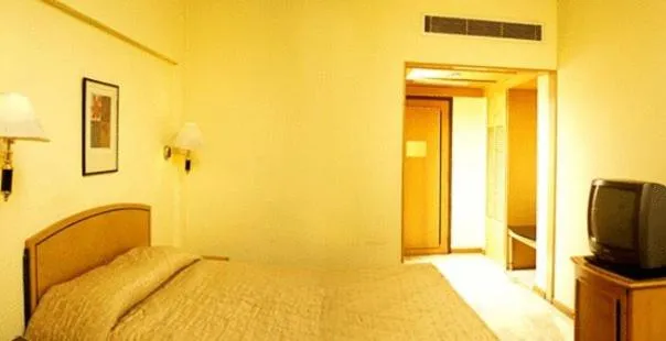 Bed in Beverly Hotel