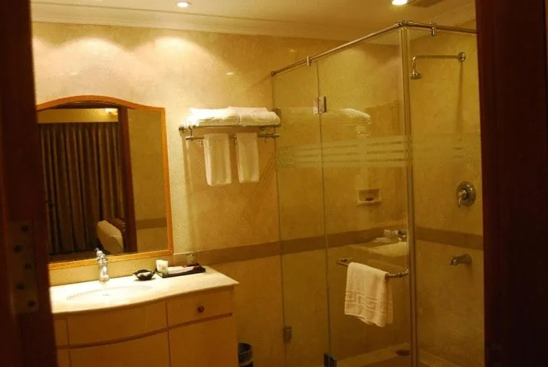 Shower in Beverly Hotel