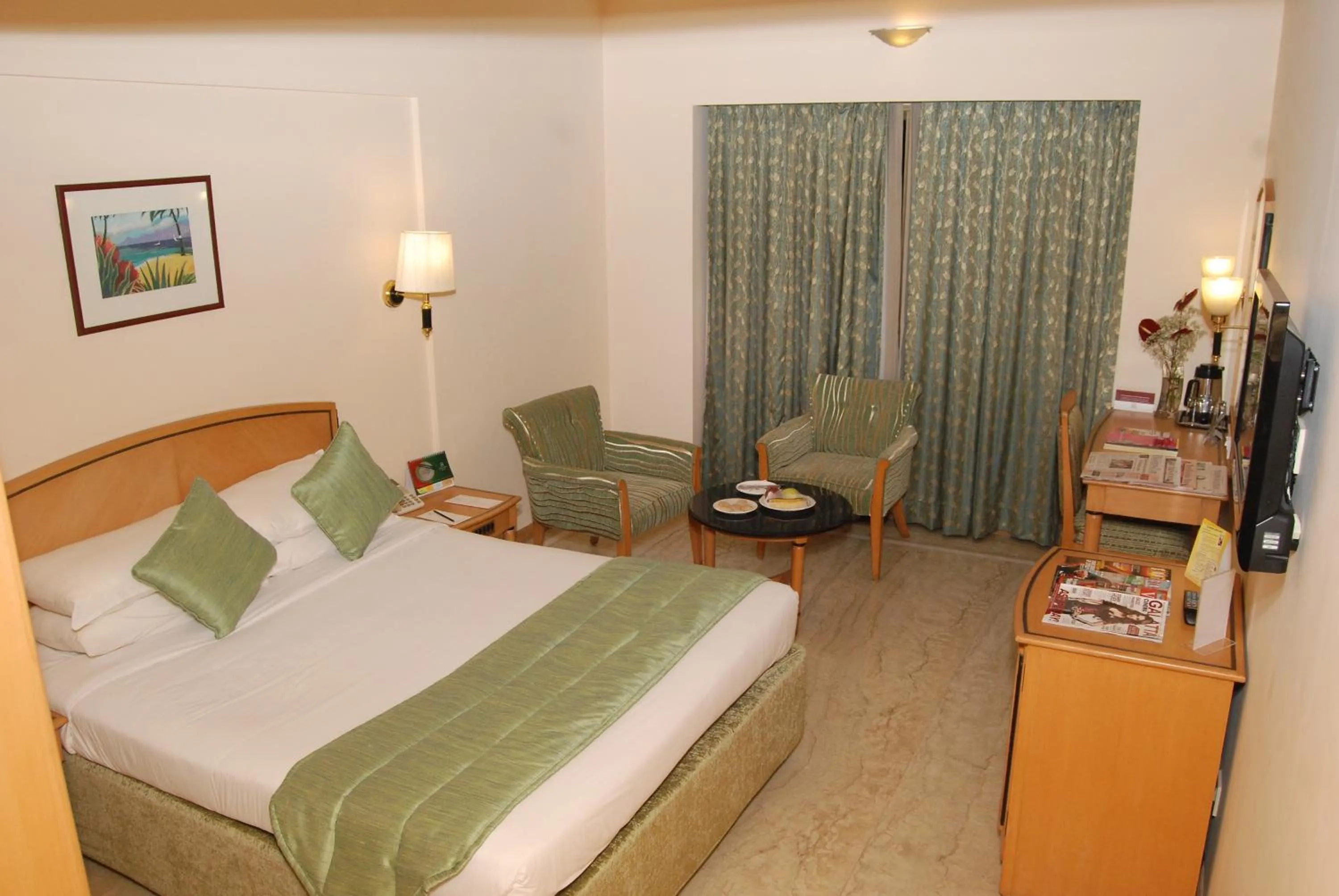 Photo of the whole room, Bed in Beverly Hotel