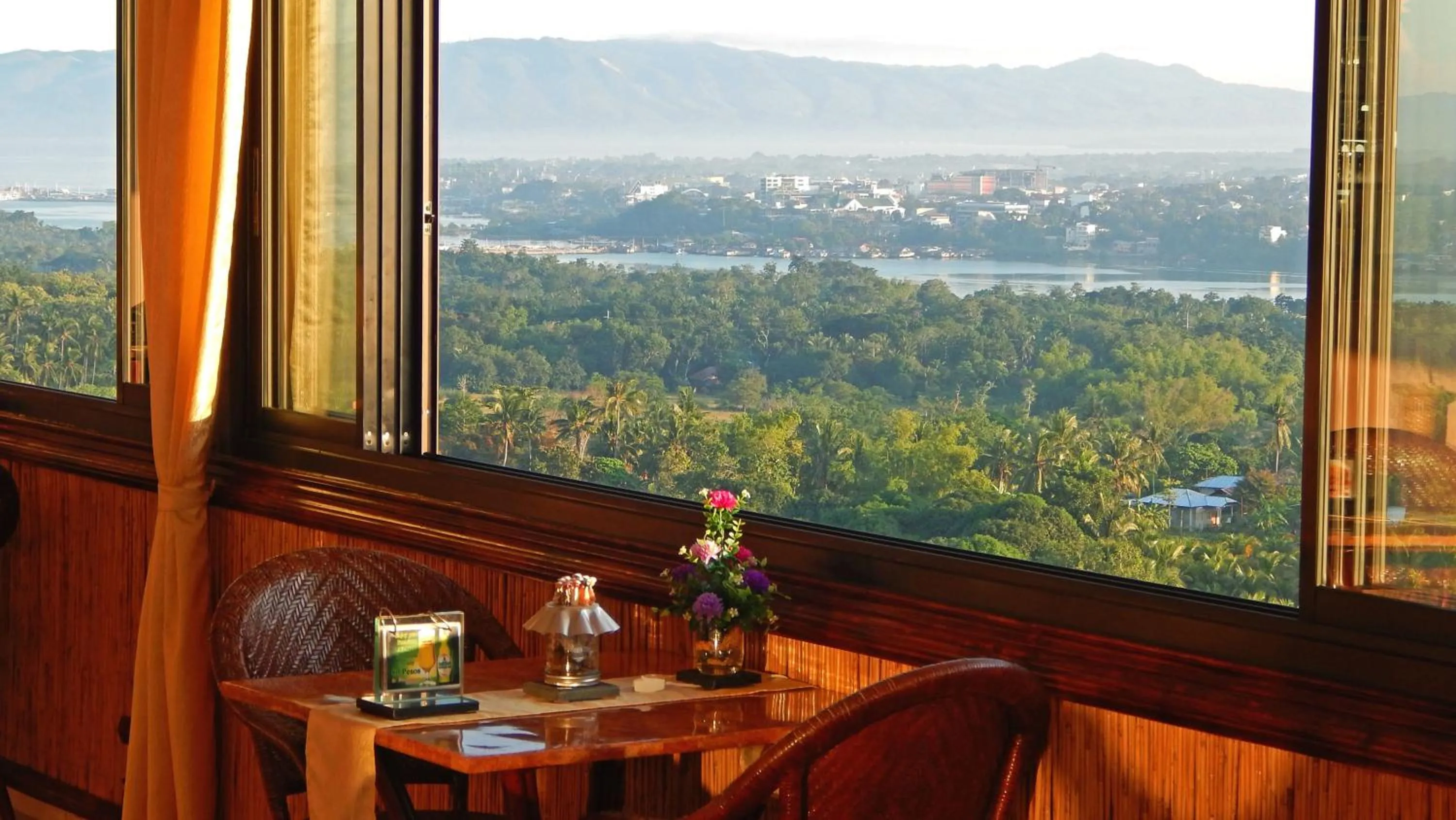 Restaurant/places to eat in Bohol Vantage Resort