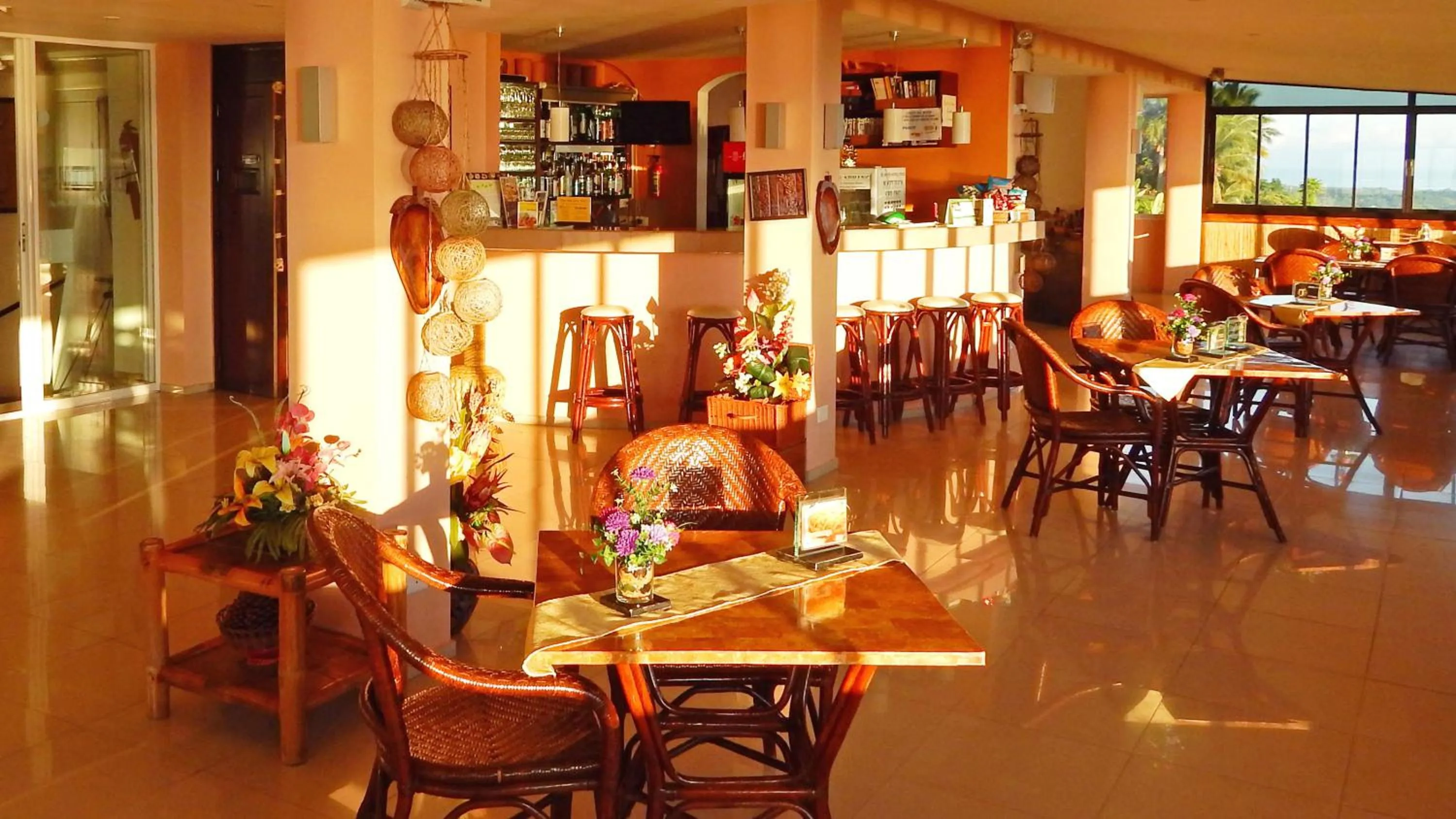 Restaurant/places to eat in Bohol Vantage Resort