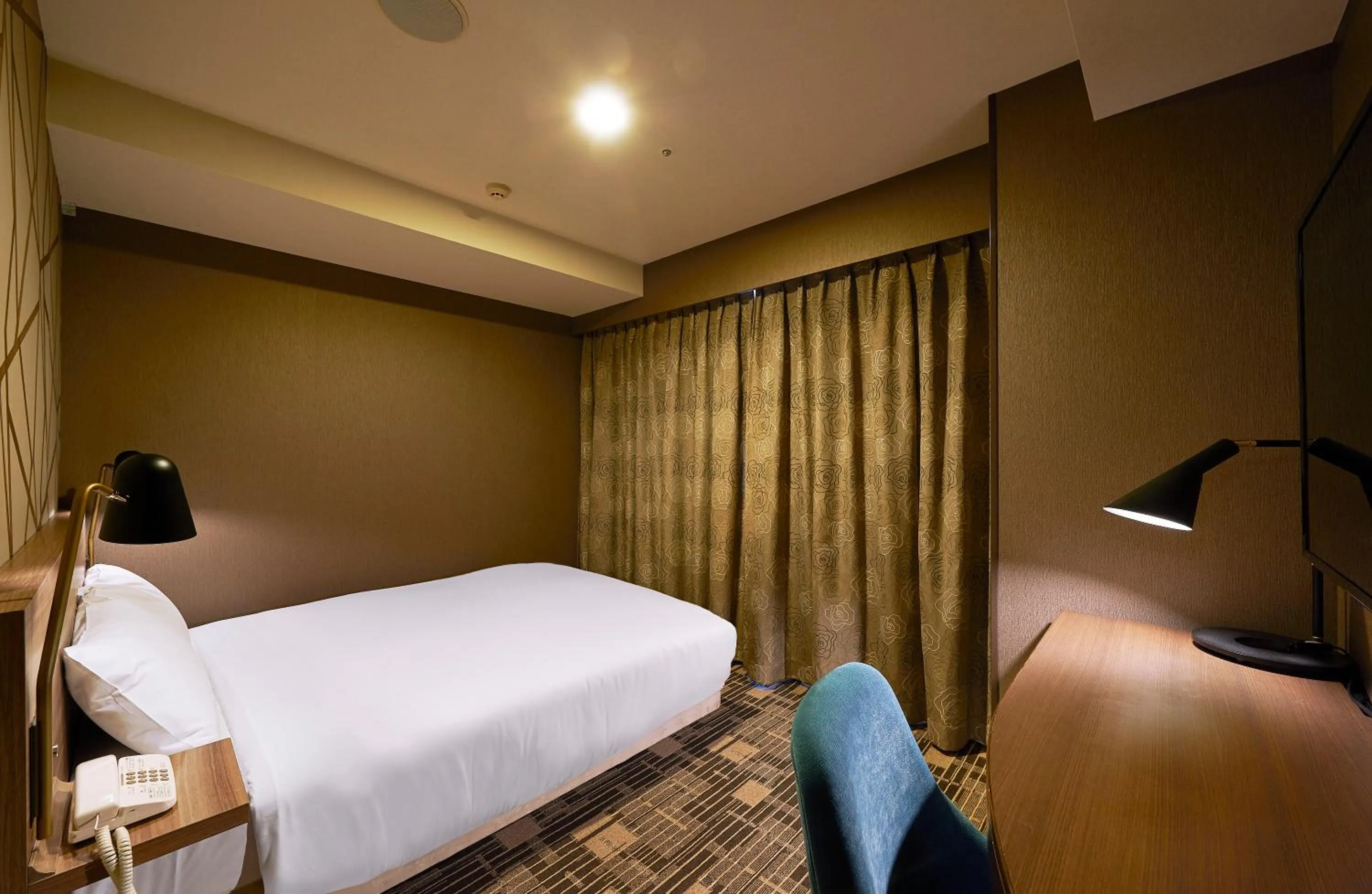 Bed in Sotetsu Fresa Inn Kawasaki-Higashiguchi