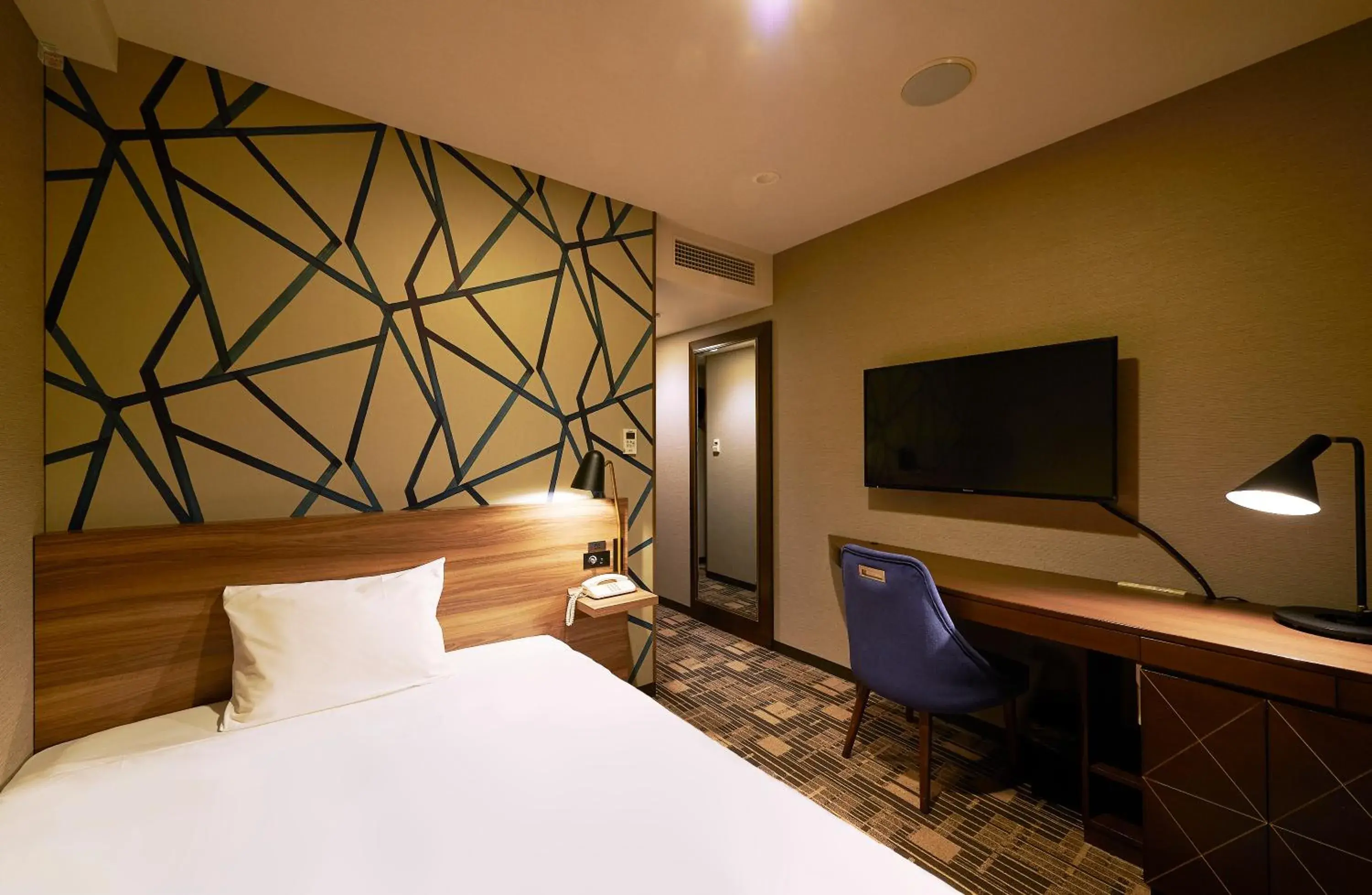 Standard Double Room - single occupancy - Smoking in Sotetsu Fresa Inn Kawasaki-Higashiguchi Standard Double Room - single occupancy - Smoking in Sotetsu Fresa Inn Kawasaki-Higashiguchi