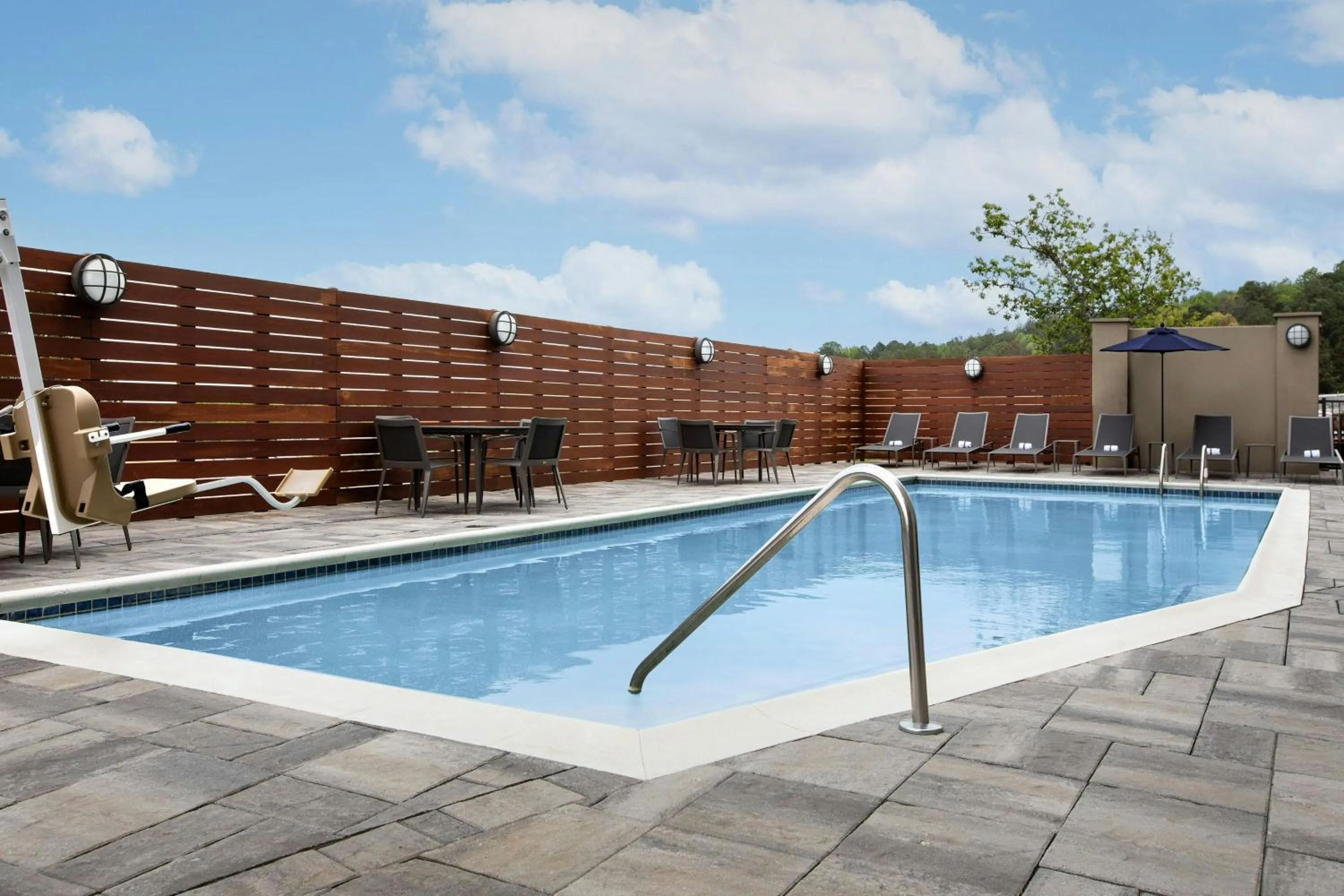 Swimming pool in Courtyard by Marriott Atlanta Kennesaw