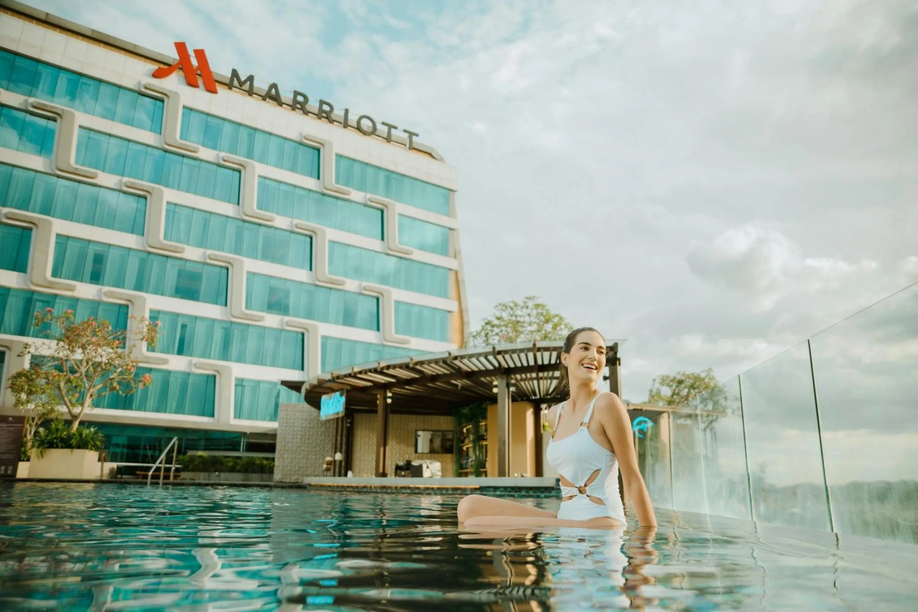 Swimming pool in Yogyakarta Marriott Hotel