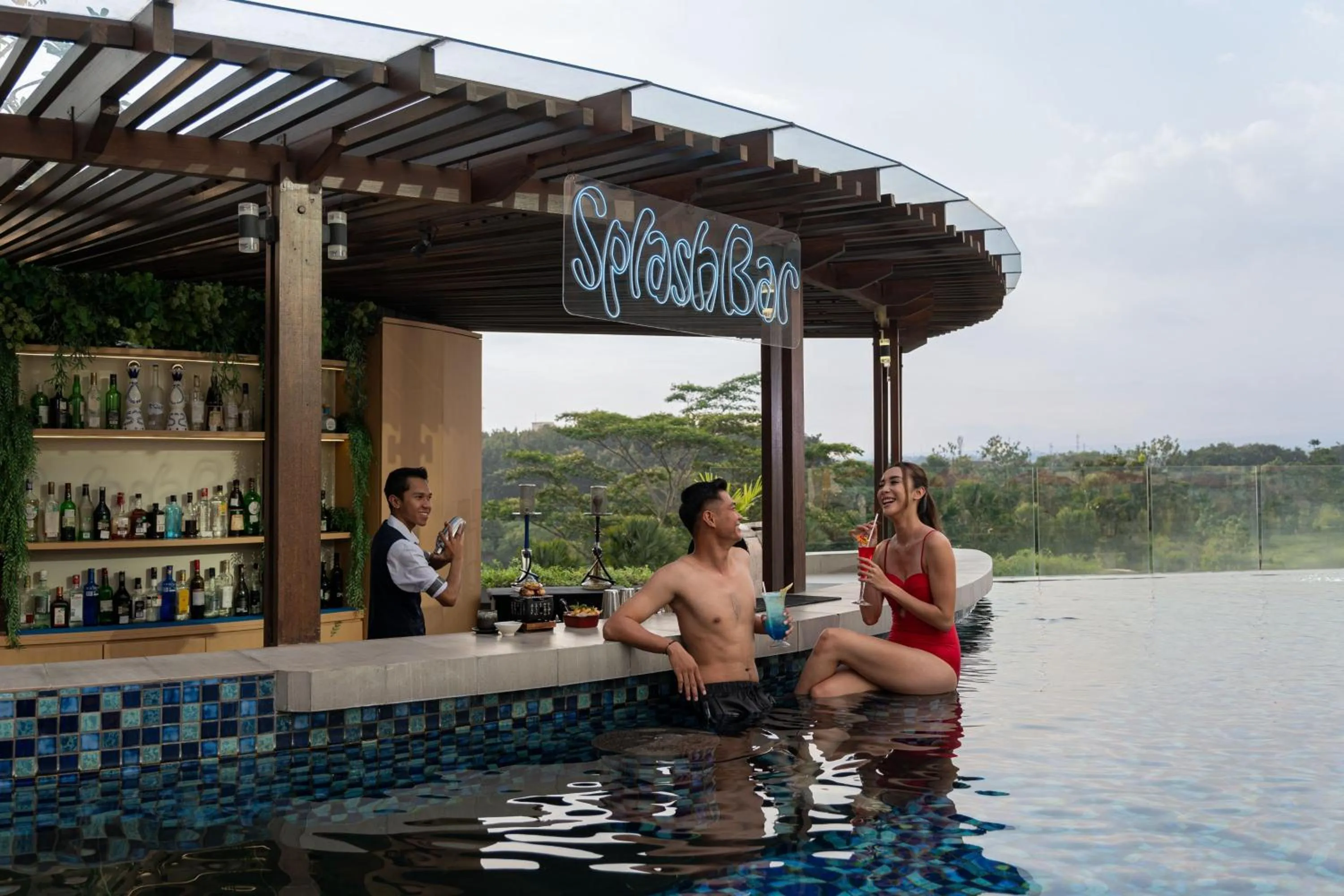 Swimming pool in Yogyakarta Marriott Hotel