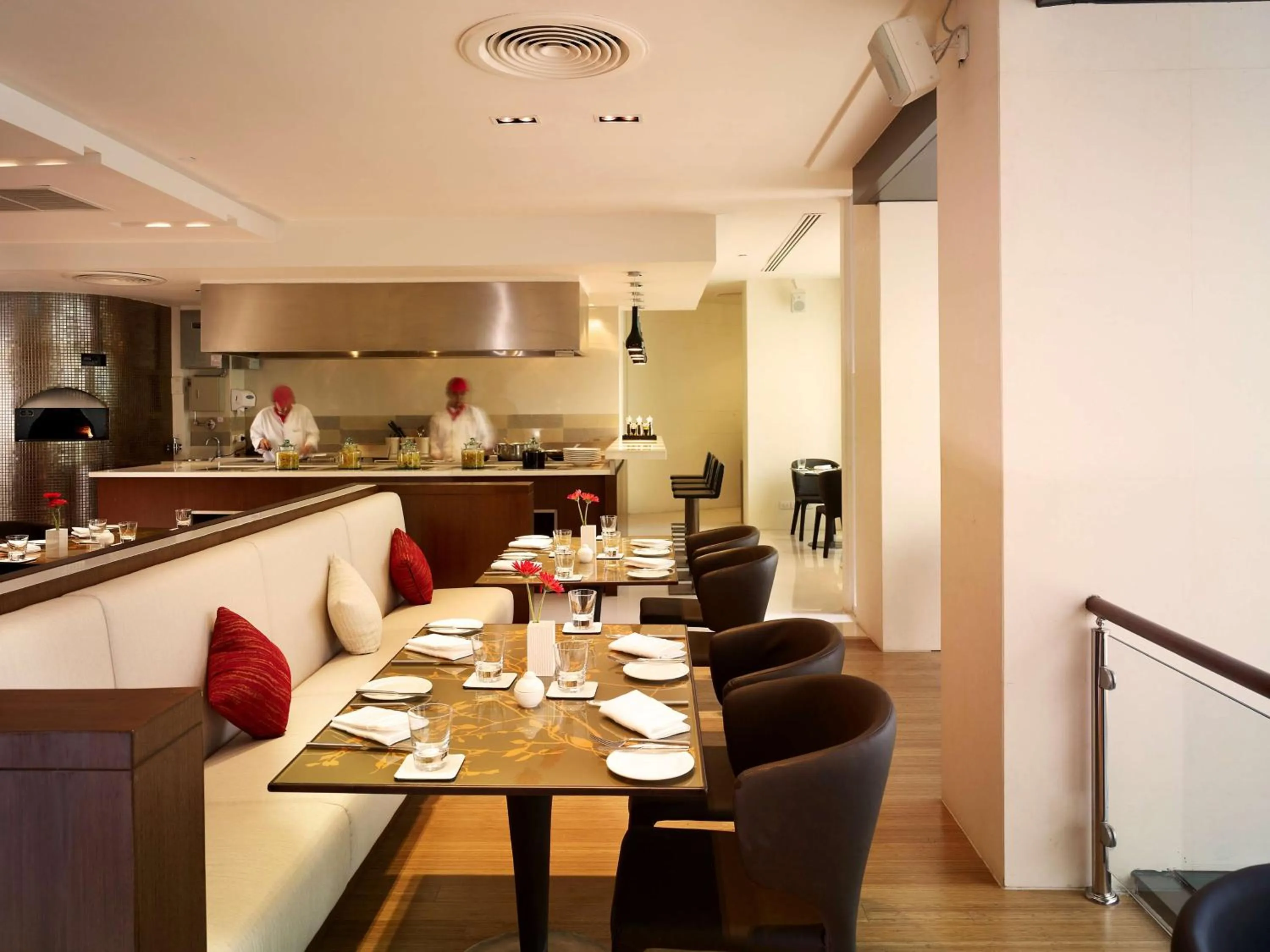 Restaurant/places to eat in NH Bangkok Asoke