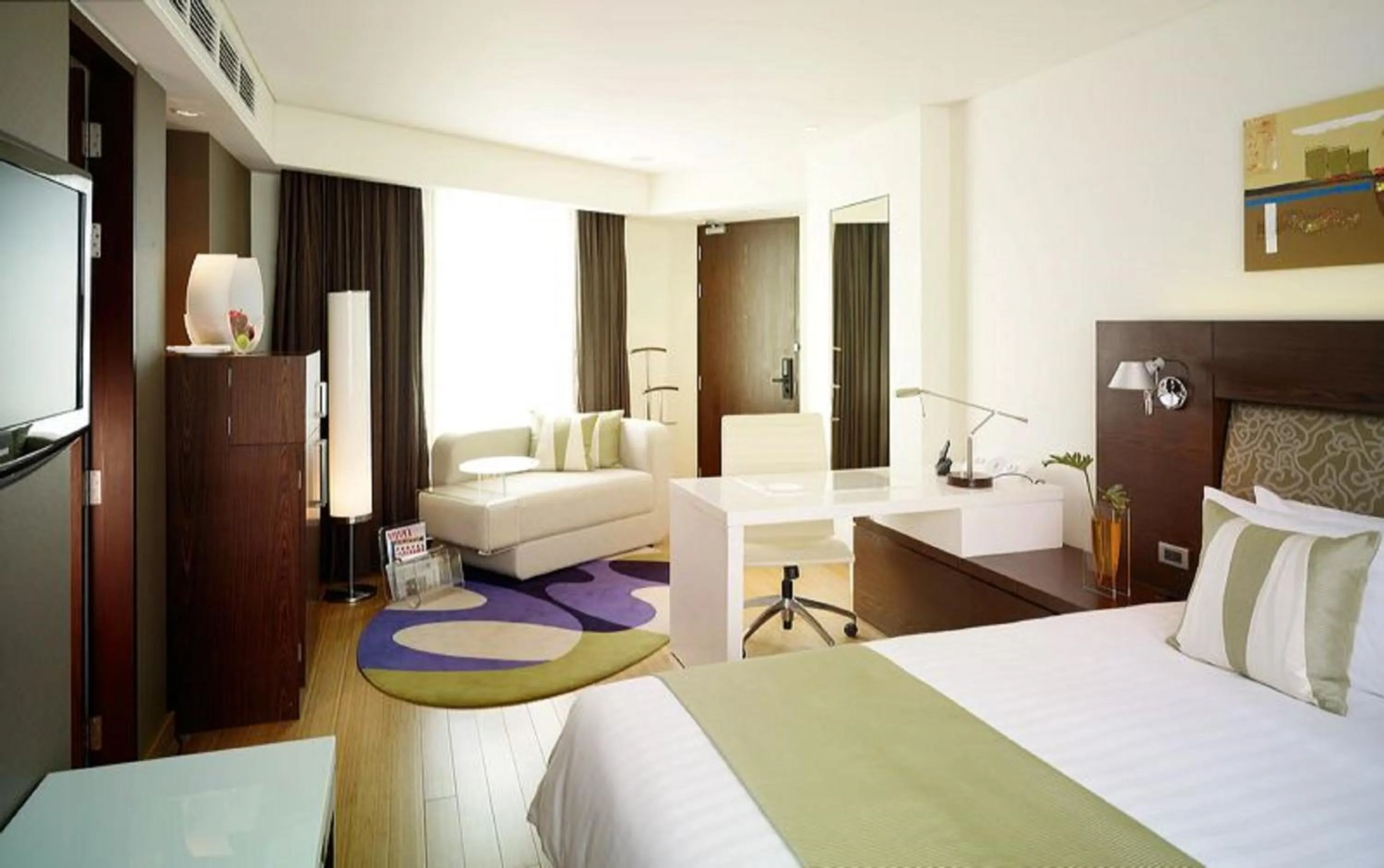 Staff, Bed in NH Bangkok Asoke