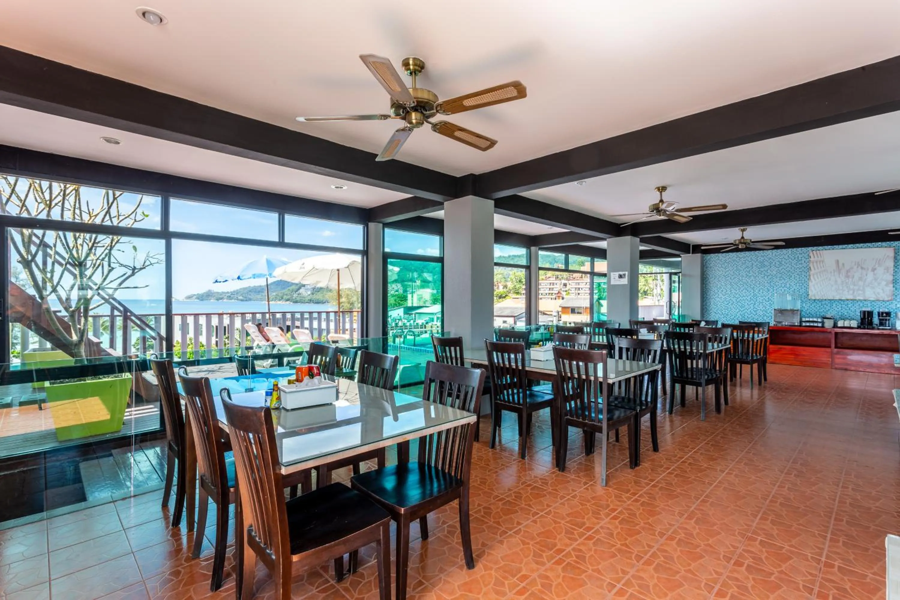 Restaurant/places to eat in 7Q Patong Beach Hotel