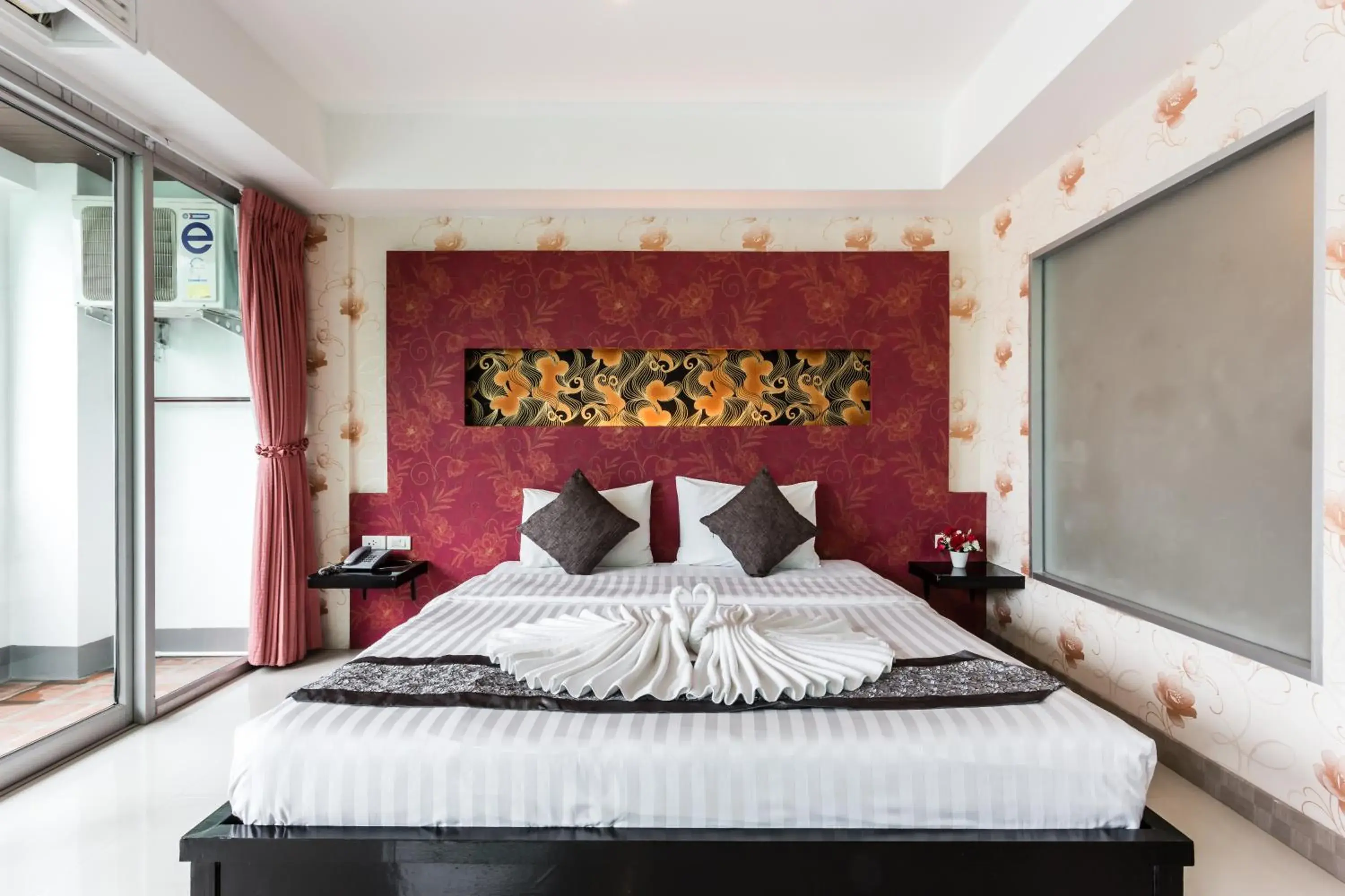 Deluxe King Room in 7Q Patong Beach Hotel Deluxe King Room in 7Q Patong Beach Hotel