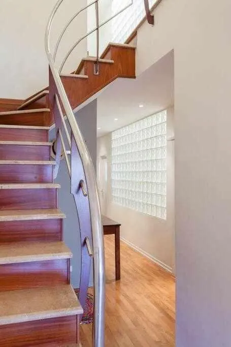 Sleep & Stay- Luxury top floor apt with terrace