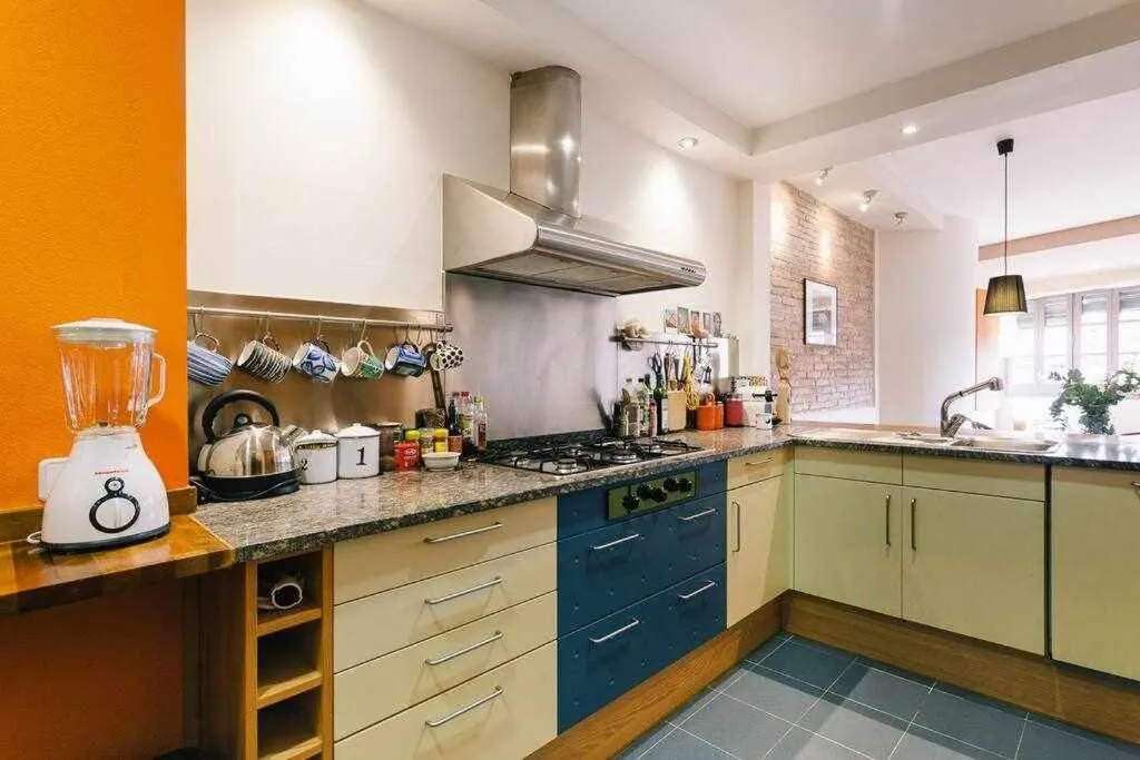 Sleep & Stay- Luxury top floor apt with terrace