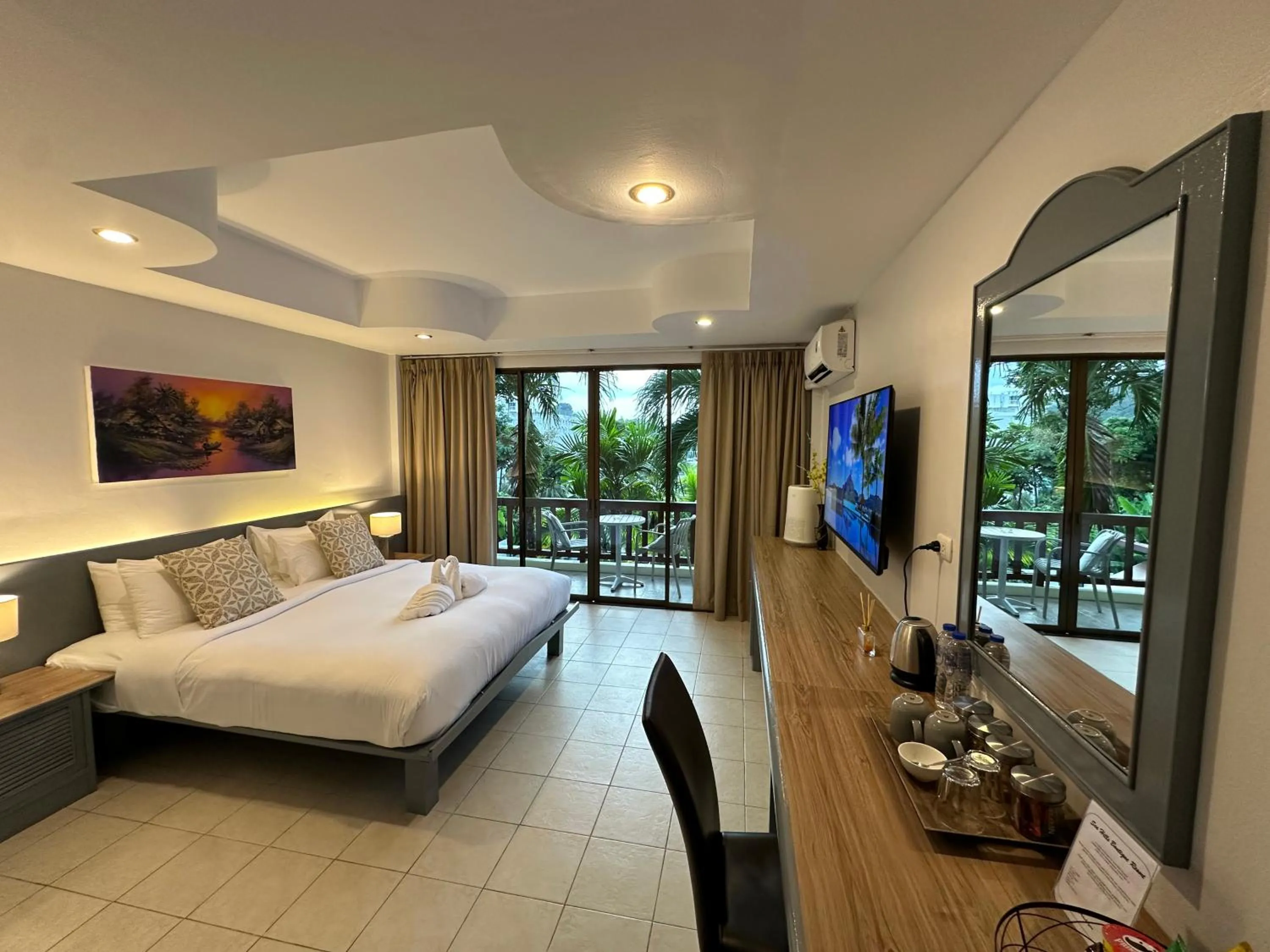 Communal lounge/ TV room, Bed in Sea Hills Resort