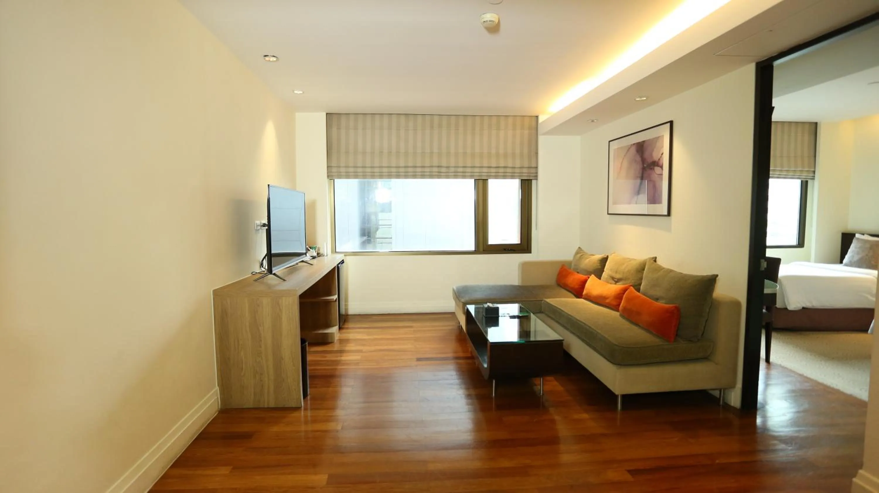 Living room, Bed in The Quarter Saladaeng by UHG