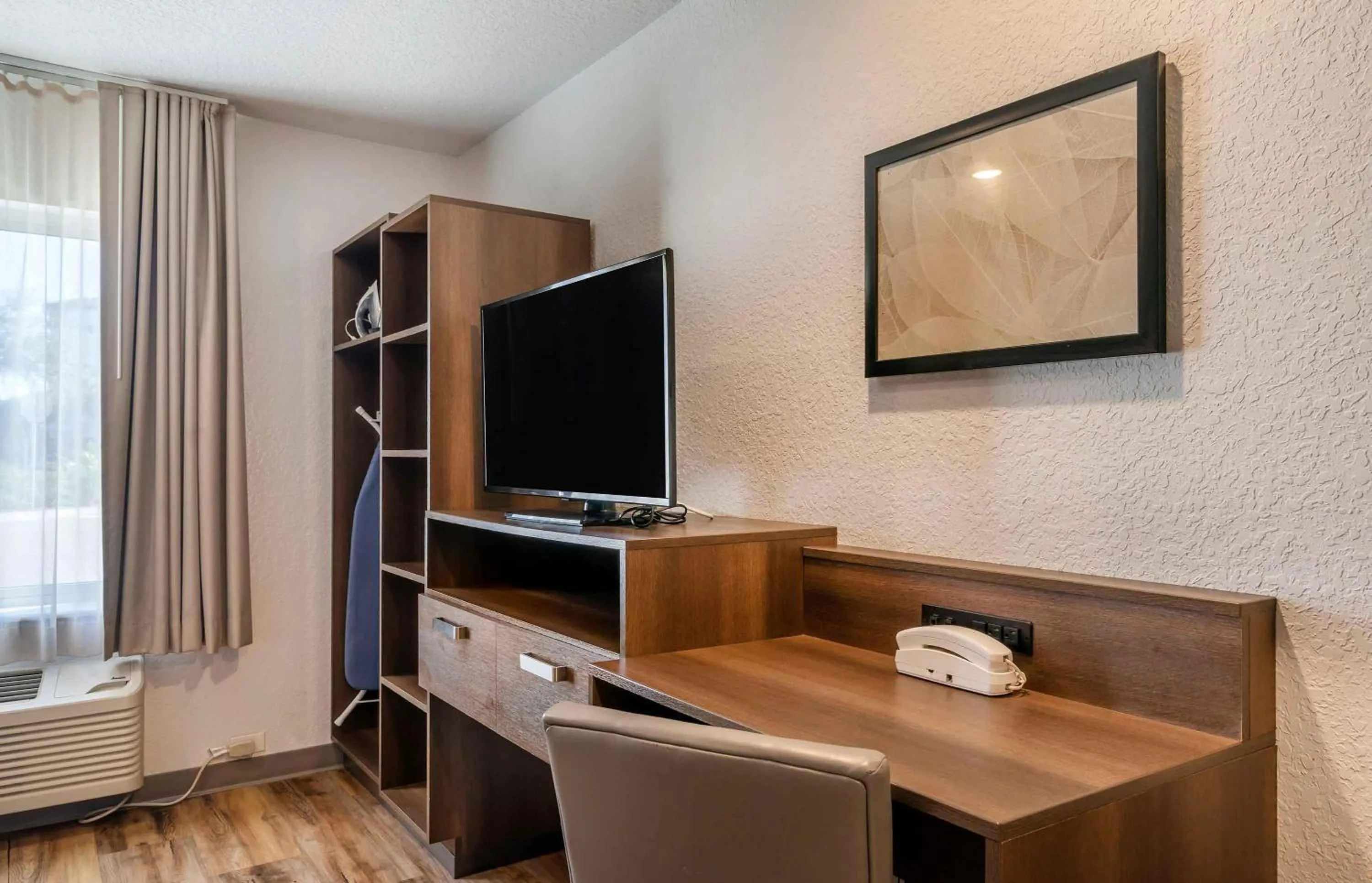 Bedroom in Extended Stay America Select Suites - Tampa - Brandon - East