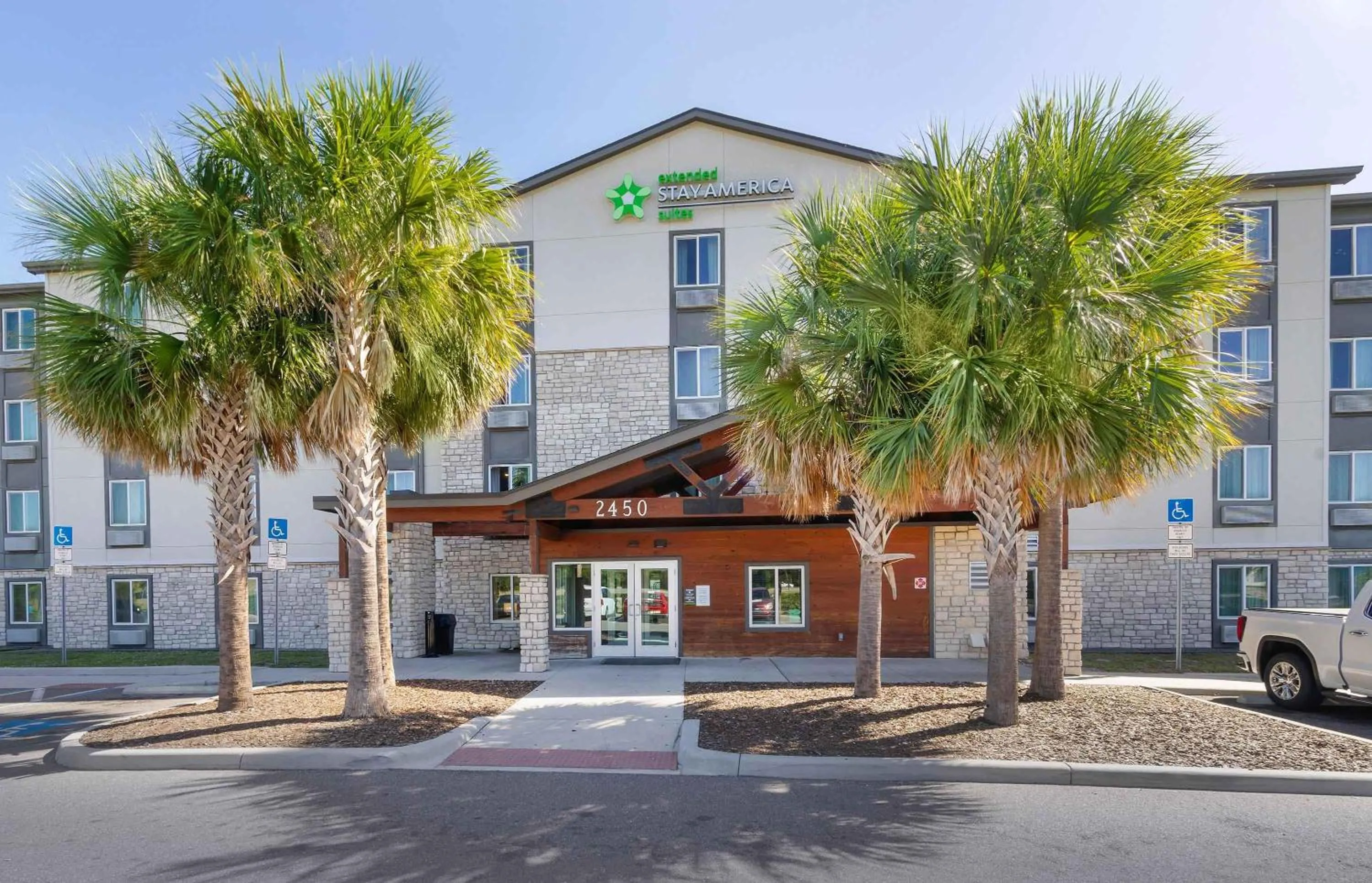 Property building in Extended Stay America Select Suites - Tampa - Brandon - East