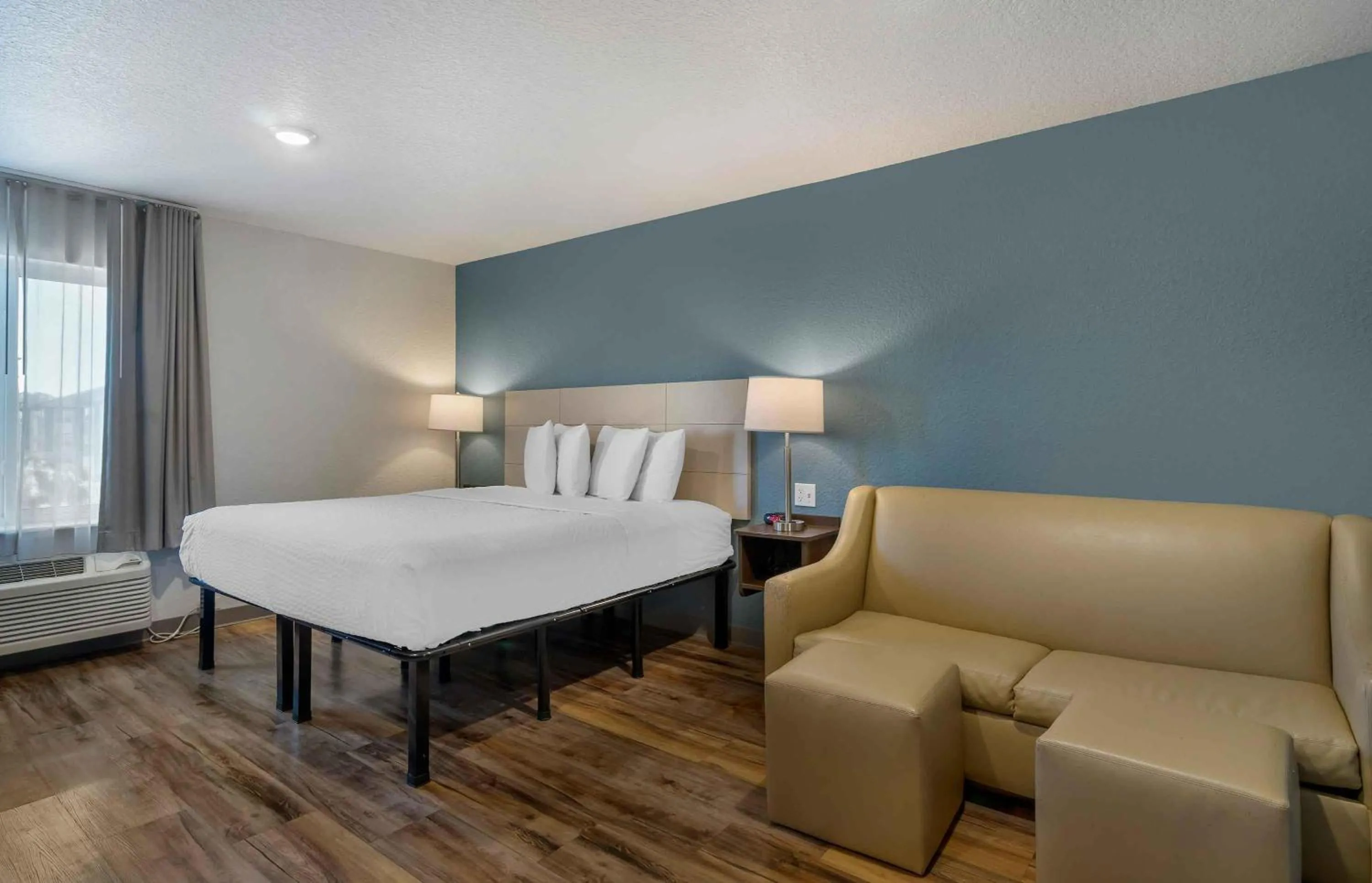 Bedroom, Bed in Extended Stay America Select Suites - Tampa - Brandon - East