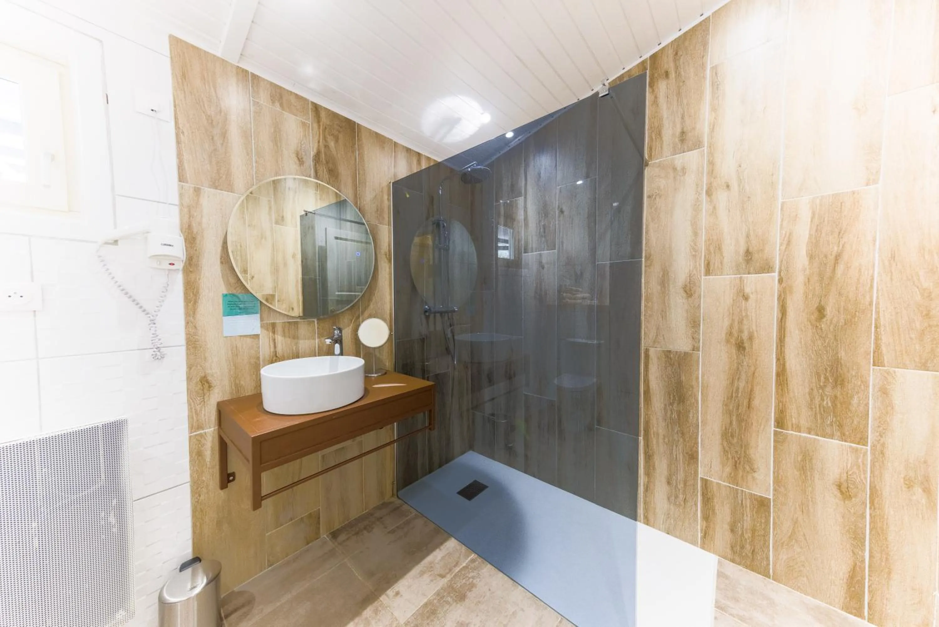 Shower in La Villa Vicha, The Originals Relais