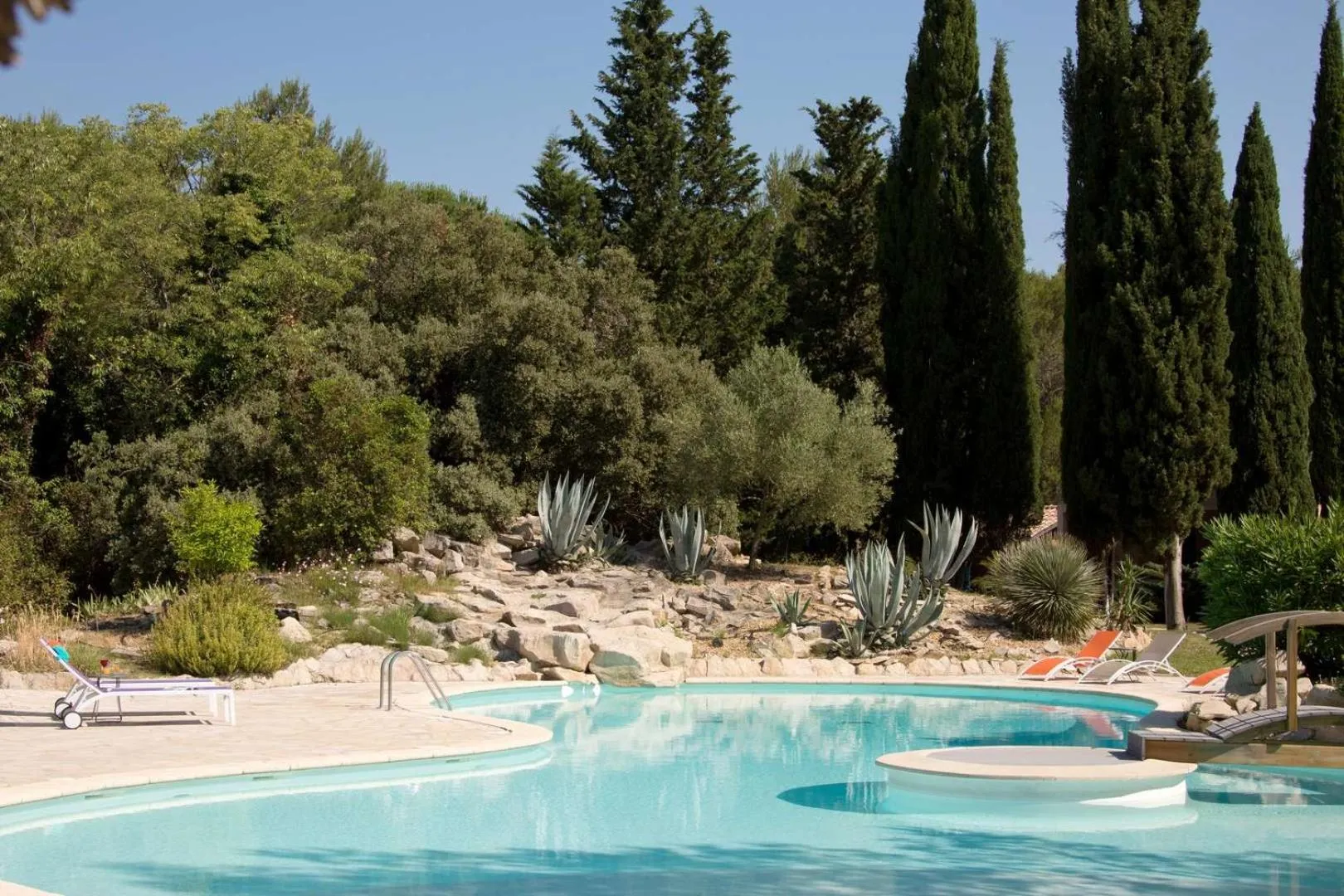 Swimming pool in La Villa Vicha, The Originals Relais