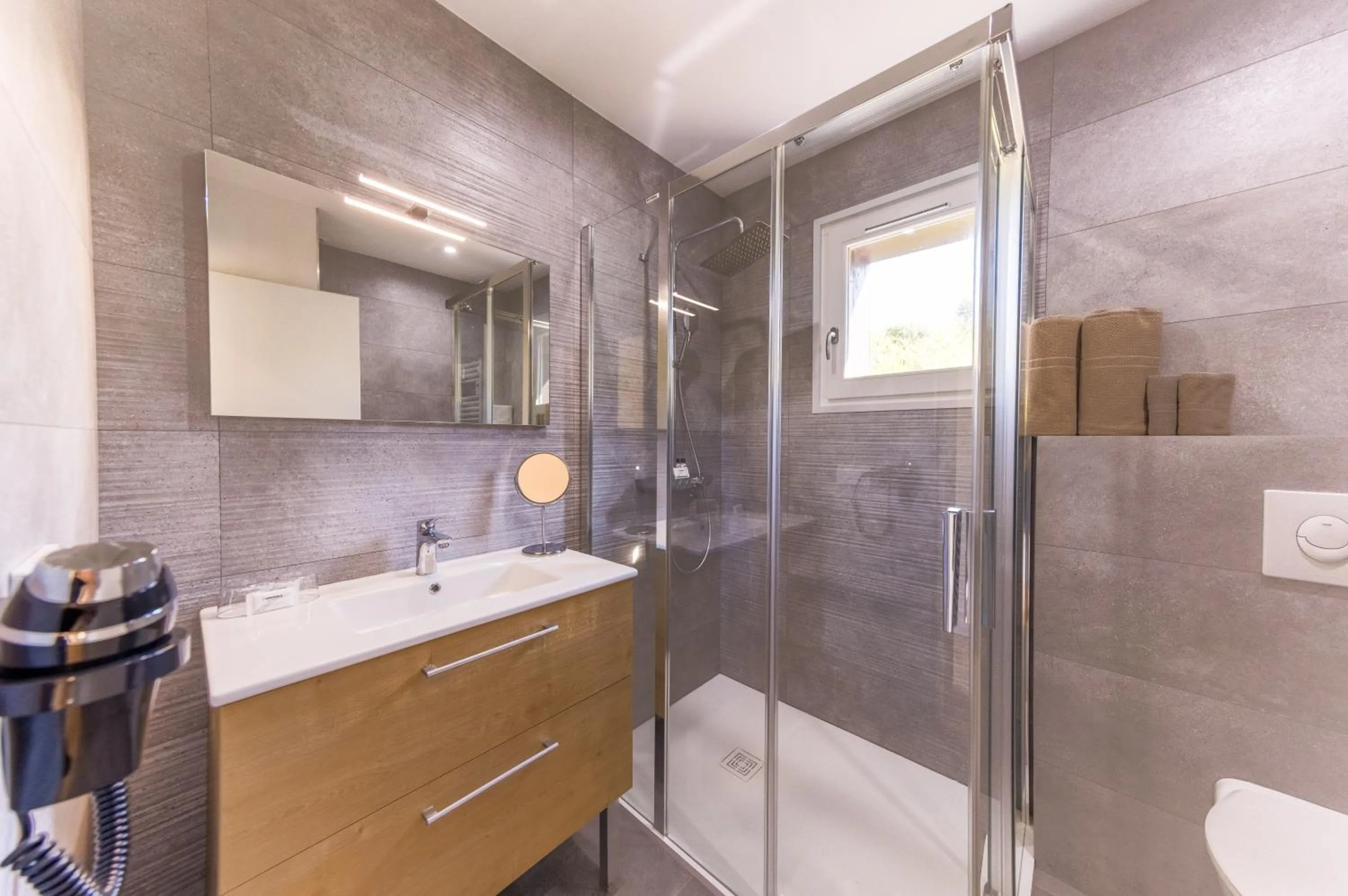 Bedroom in La Villa Vicha, The Originals Relais