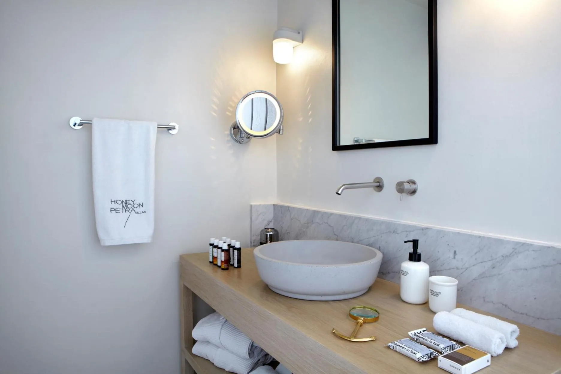 Bathroom in Honeymoon Petra Villas