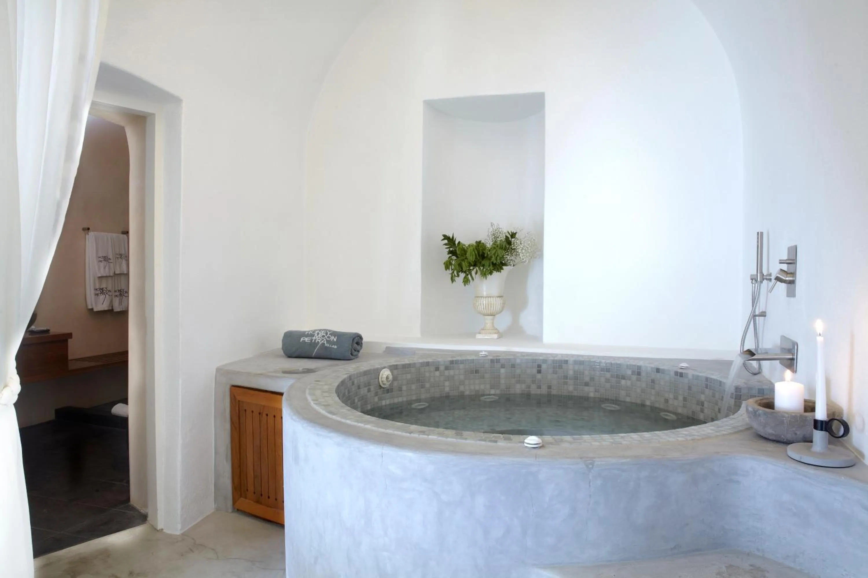 Bathroom in Honeymoon Petra Villas