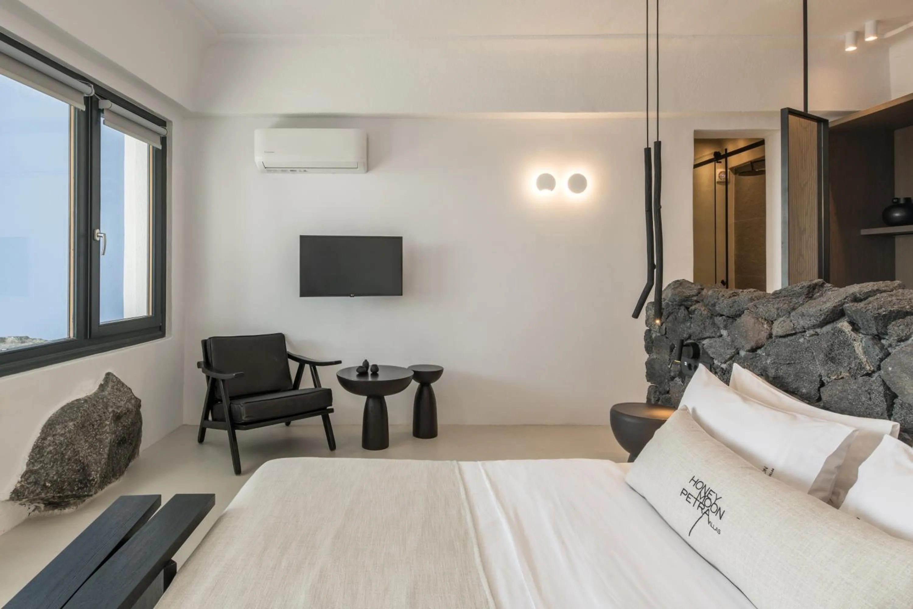 Bedroom, Bed in Honeymoon Petra Villas