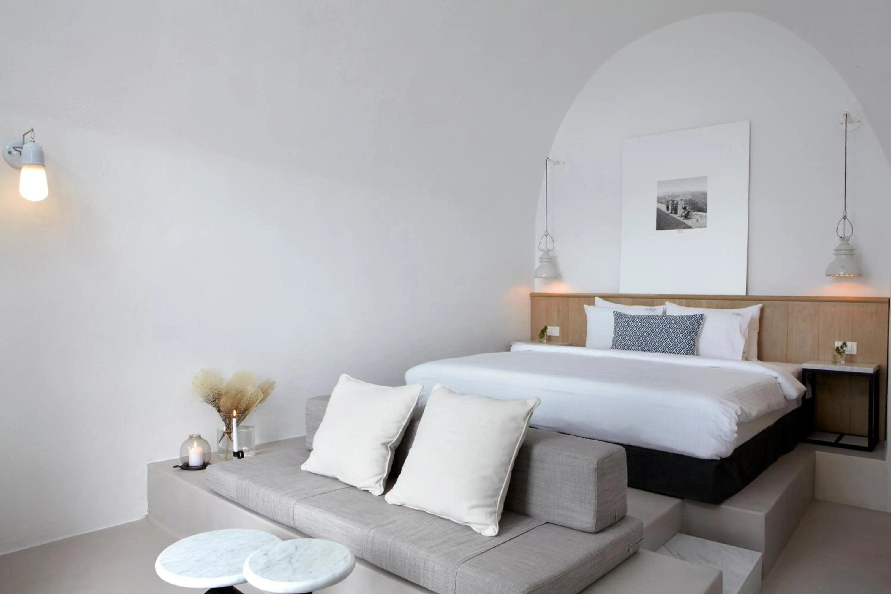 Seating area, Bed in Honeymoon Petra Villas