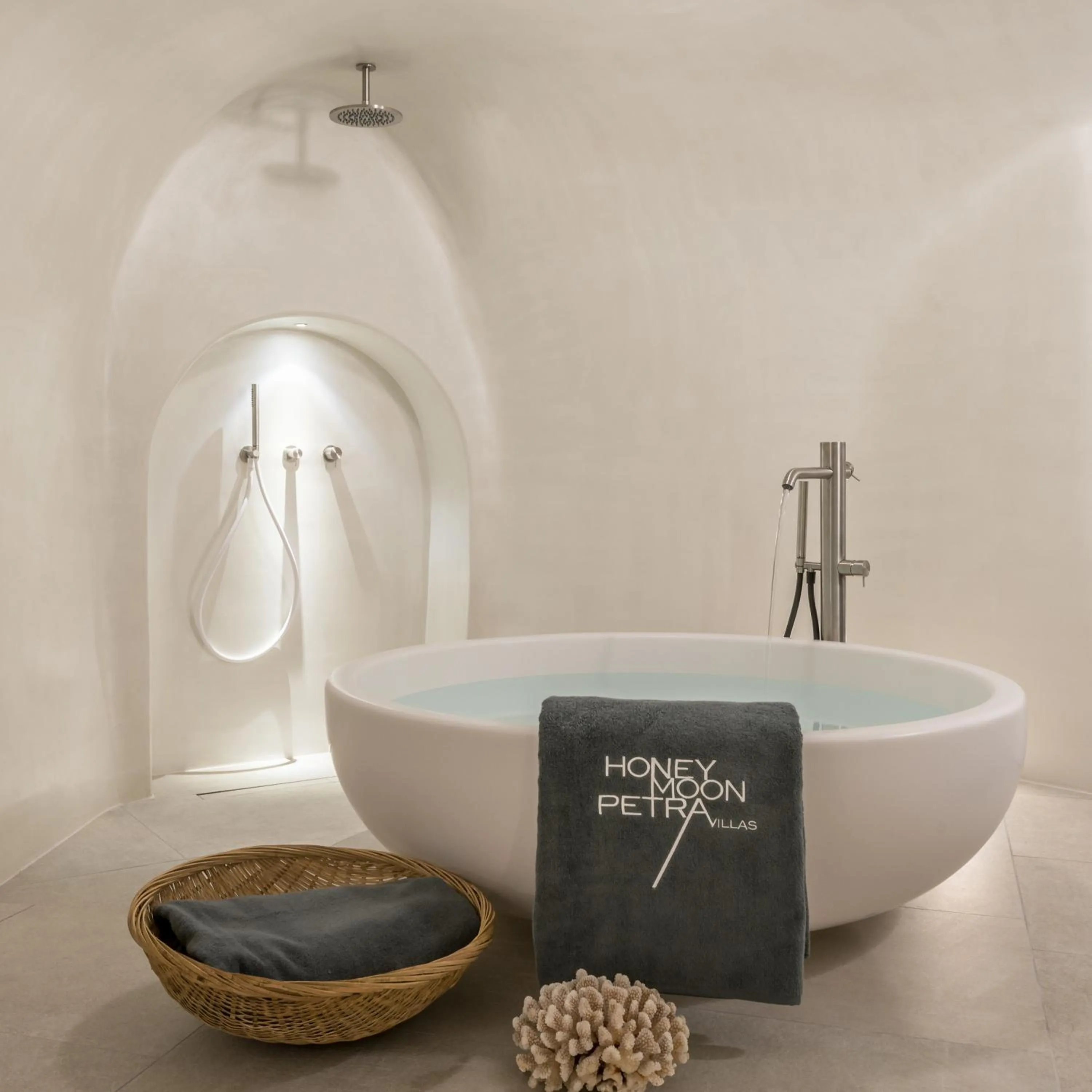 Bathroom in Honeymoon Petra Villas