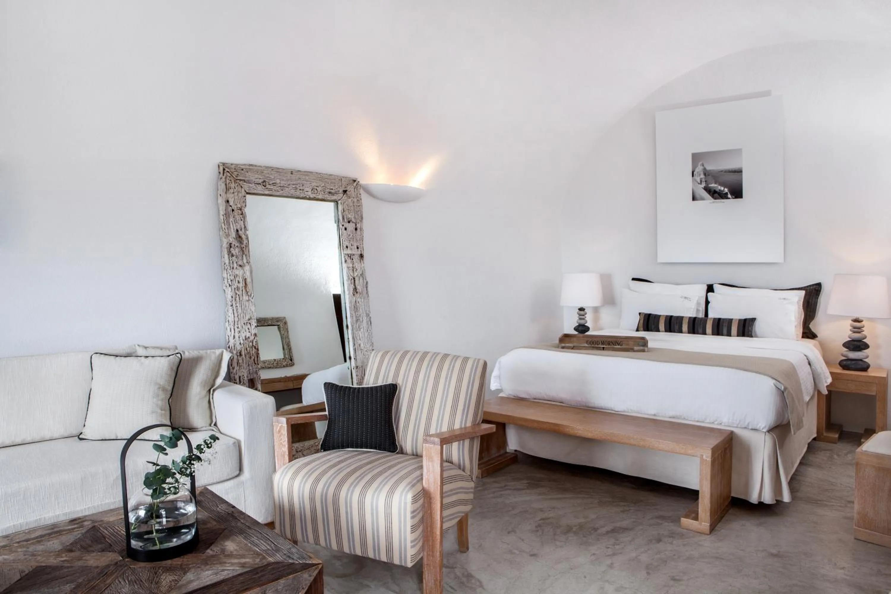 Seating area, Bed in Honeymoon Petra Villas