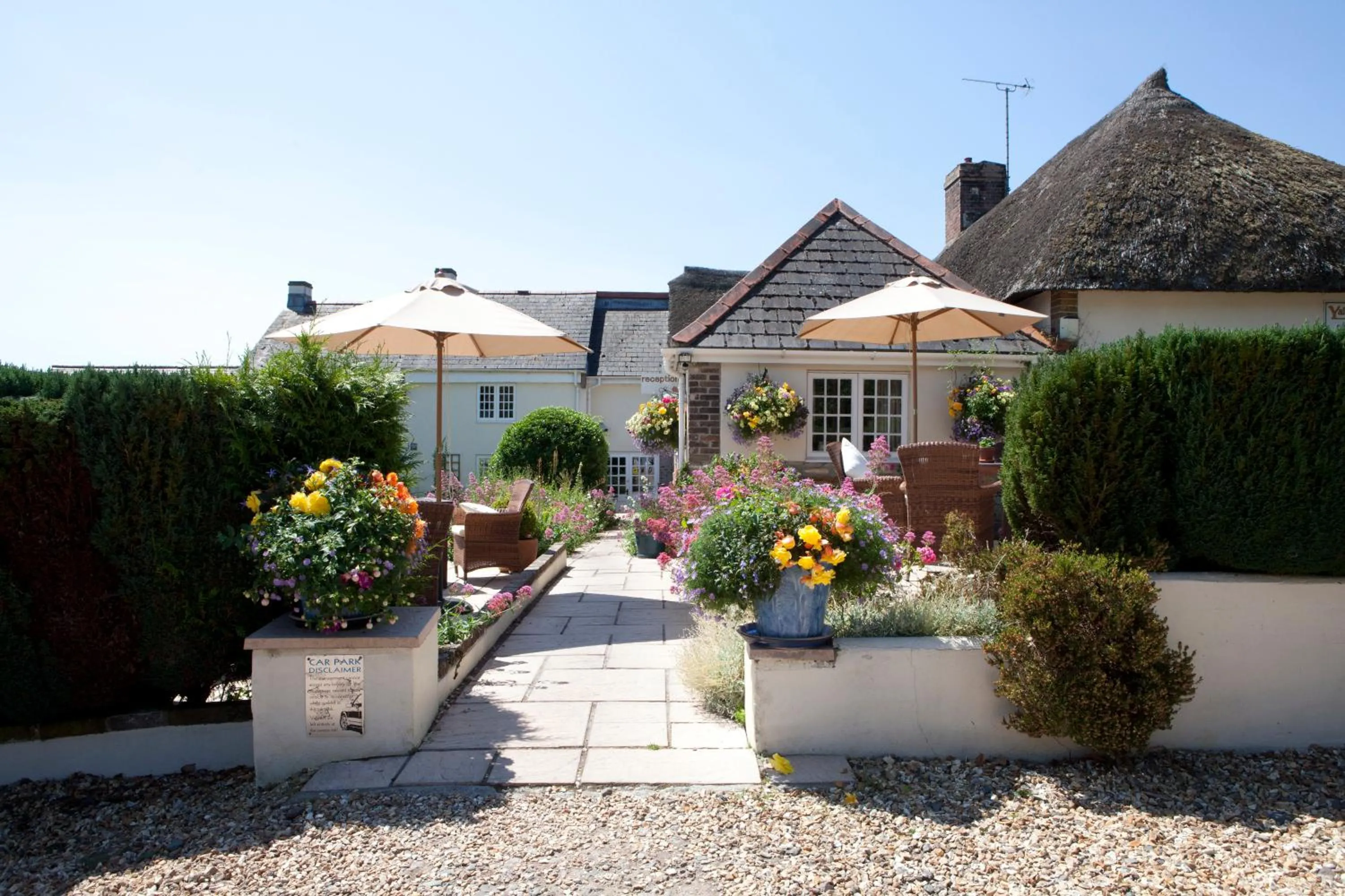 Facade/entrance in Yalbury Cottage