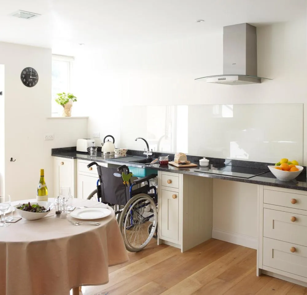 Kitchen or kitchenette in Manor Farm Courtyard Cottages