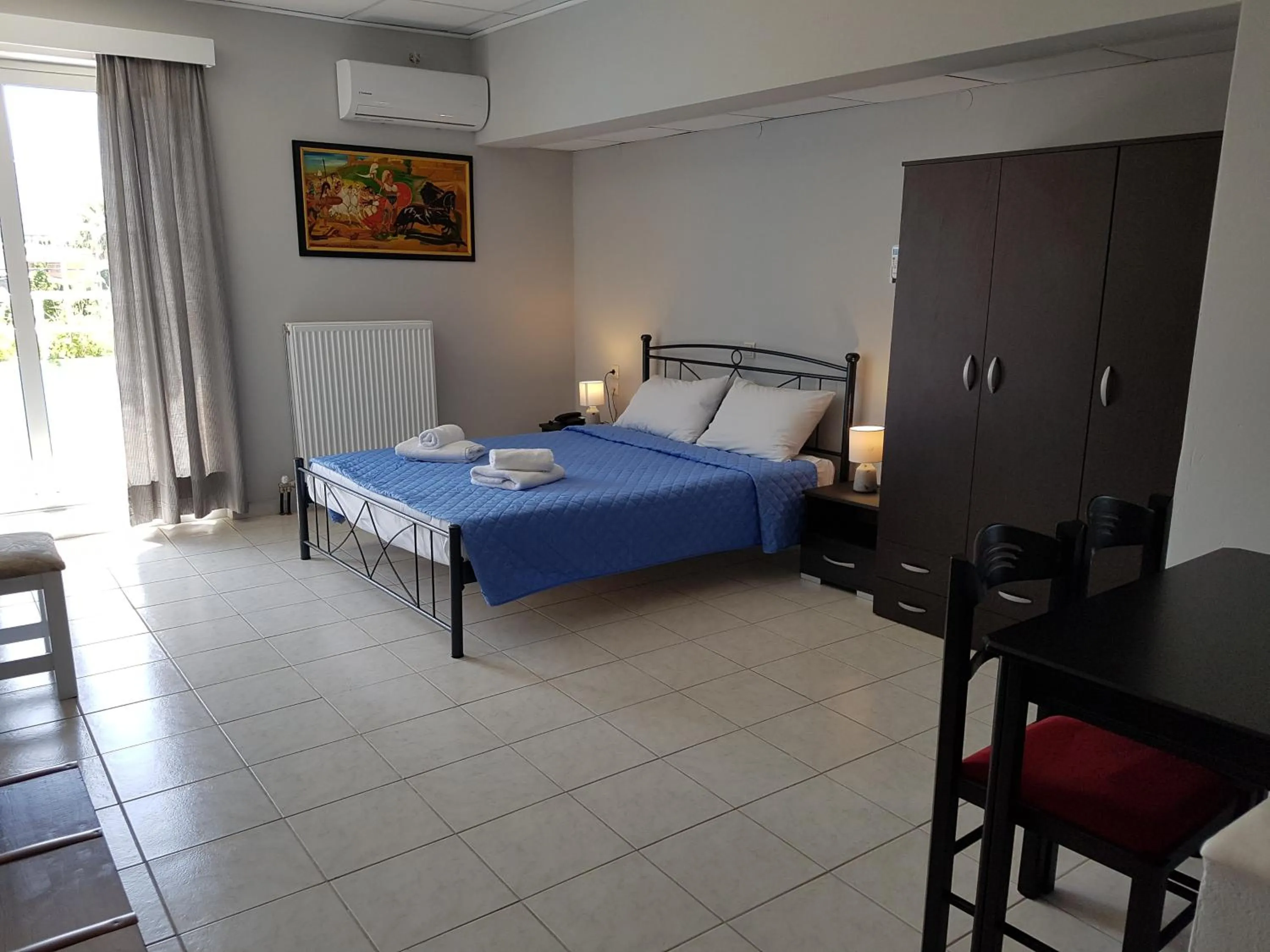 Bed in Hotel Apollon