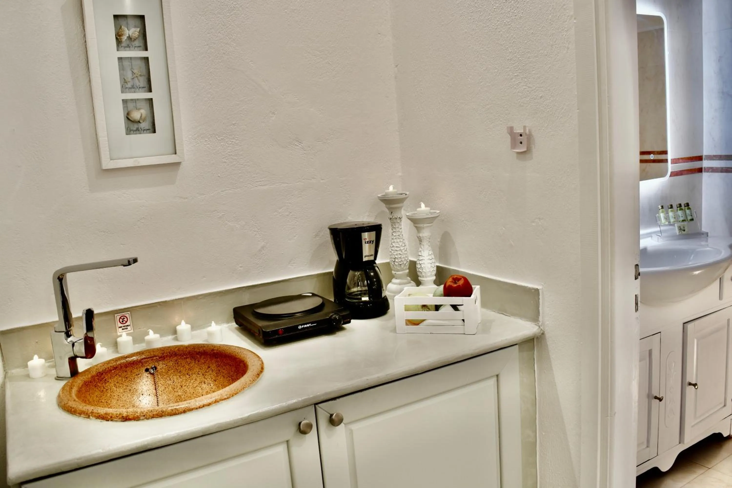 Coffee/tea facilities in Aeolos Art & Eco Suites Adults Only