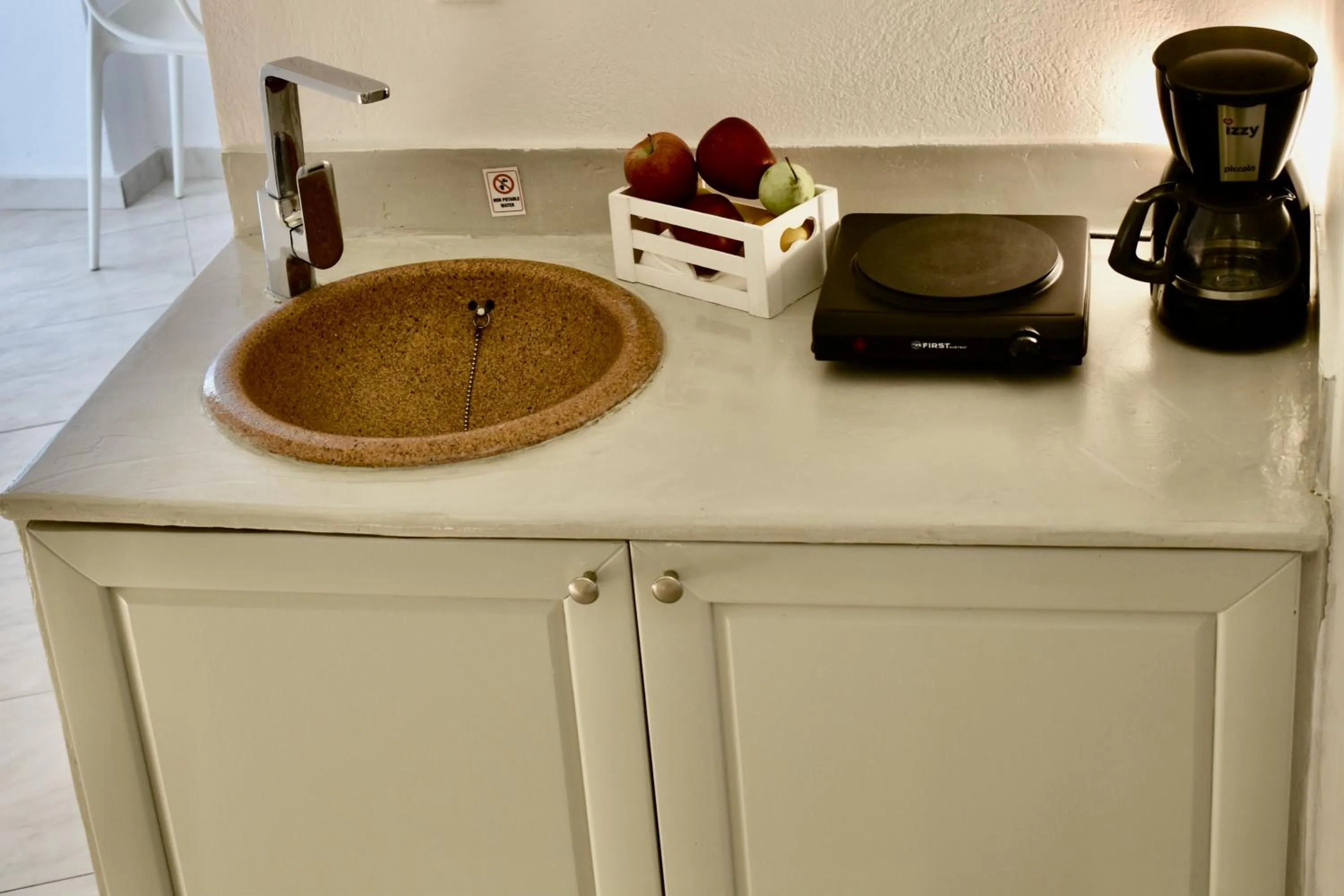 Coffee/tea facilities in Aeolos Art & Eco Suites Adults Only