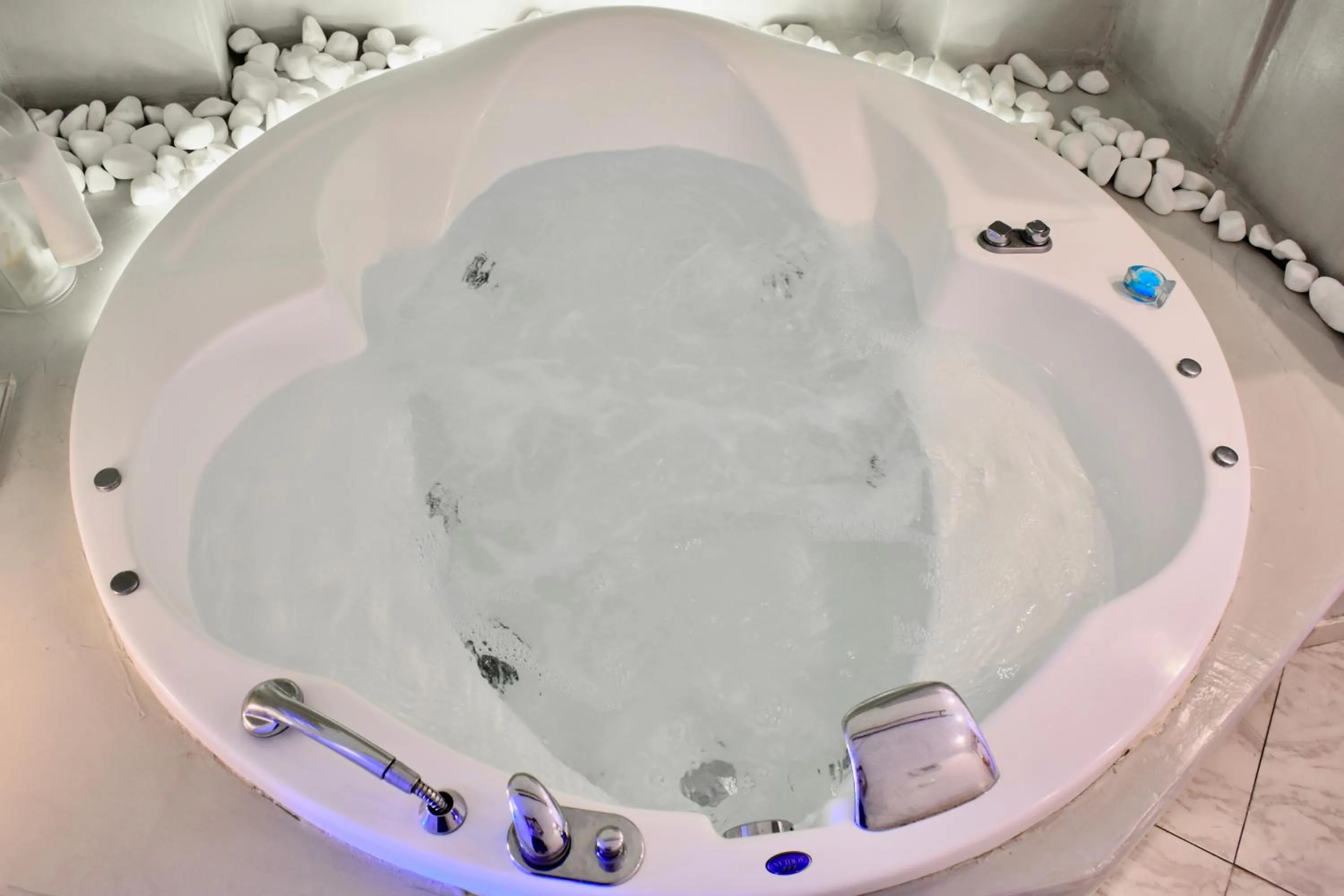 Hot Tub in Aeolos Art & Eco Suites Adults Only