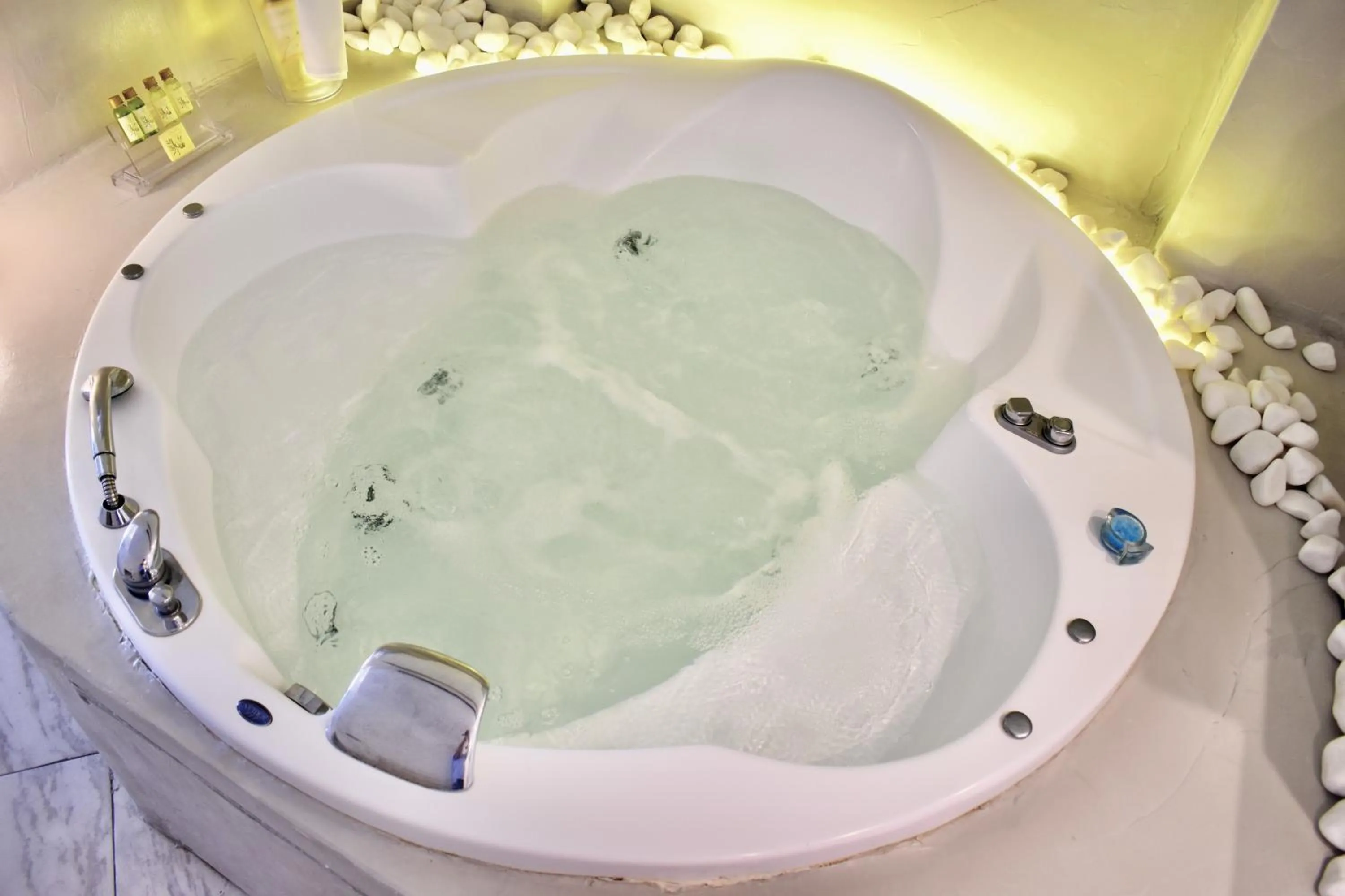 Hot Tub in Aeolos Art & Eco Suites Adults Only