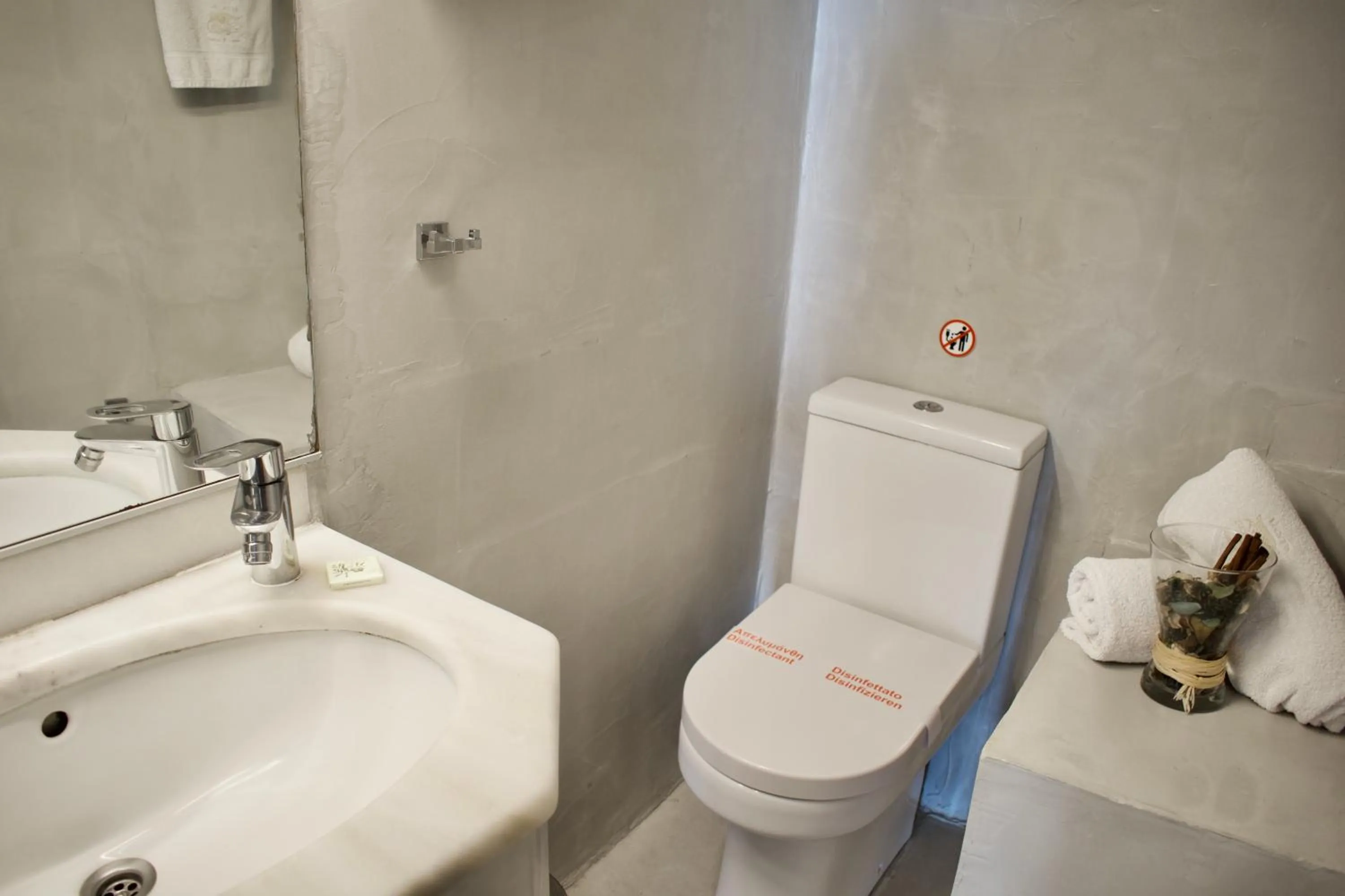 Toilet in Aeolos Art & Eco Suites Adults Only