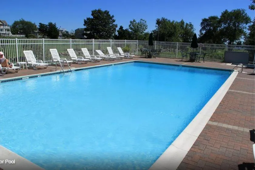 Swimming pool in Winnapaug Inn