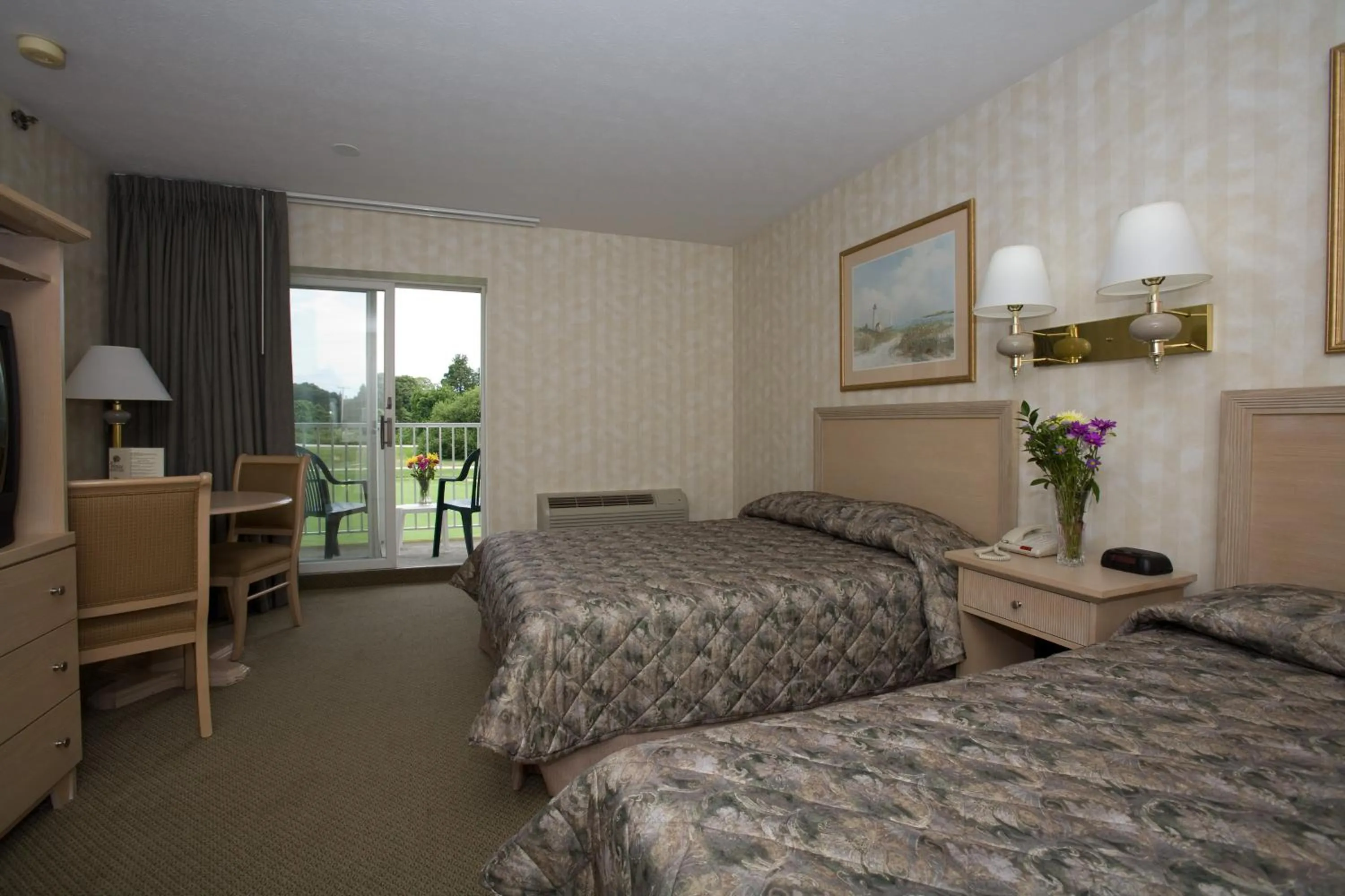 Bed in Winnapaug Inn