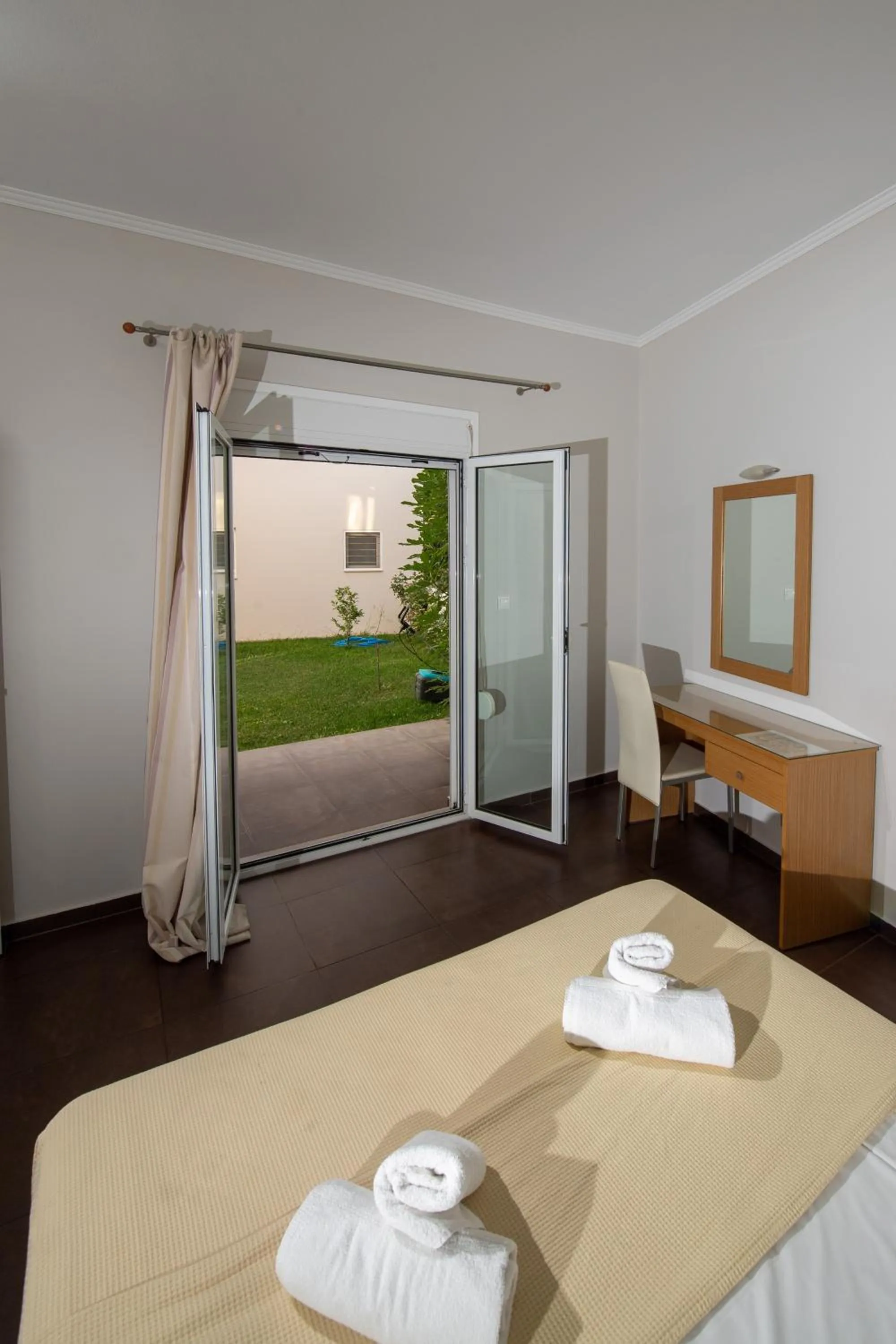 Bedroom, Bed in Alkistis Hotel