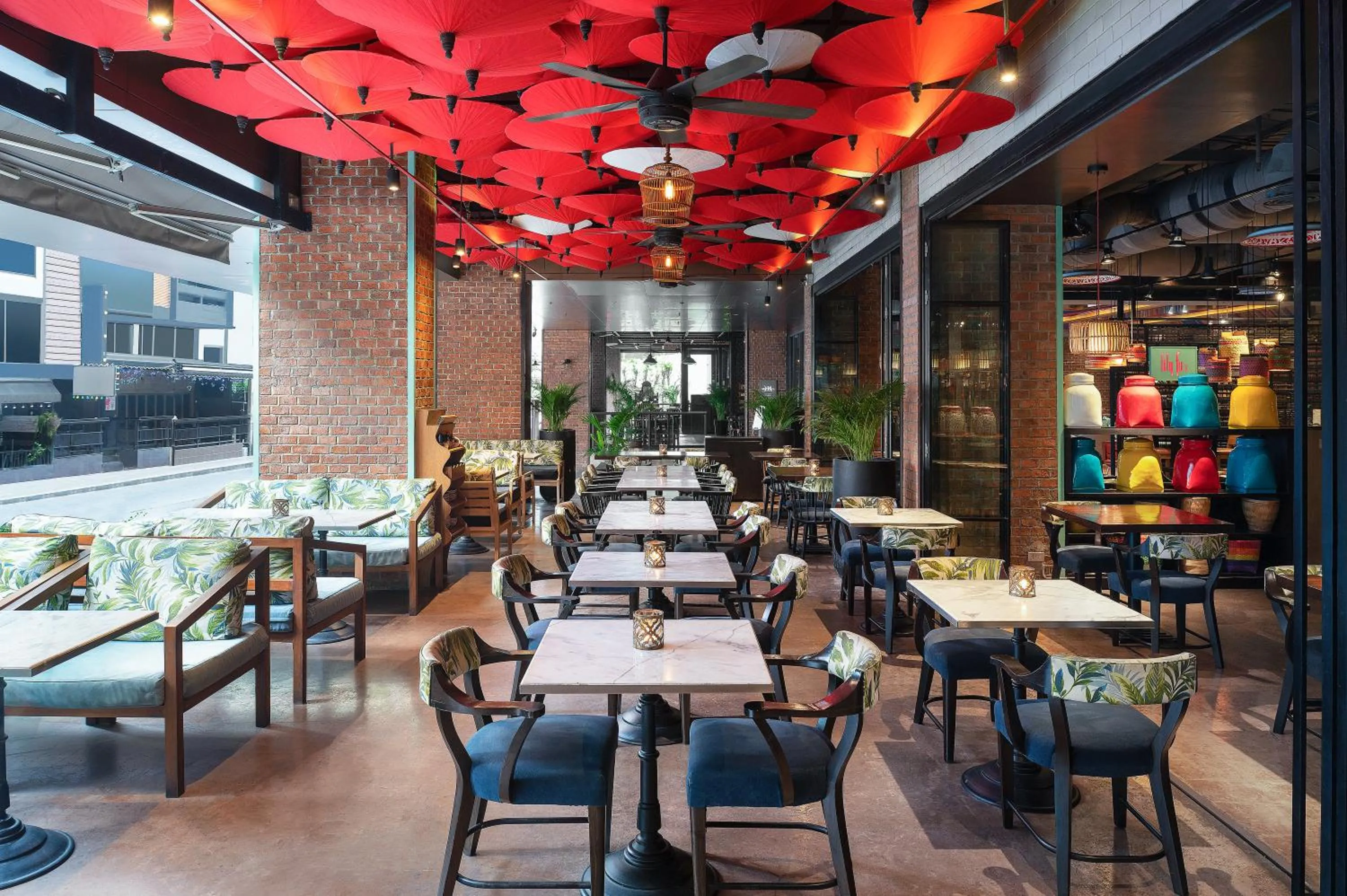 Restaurant/places to eat in Mercure Bangkok Sukhumvit 11