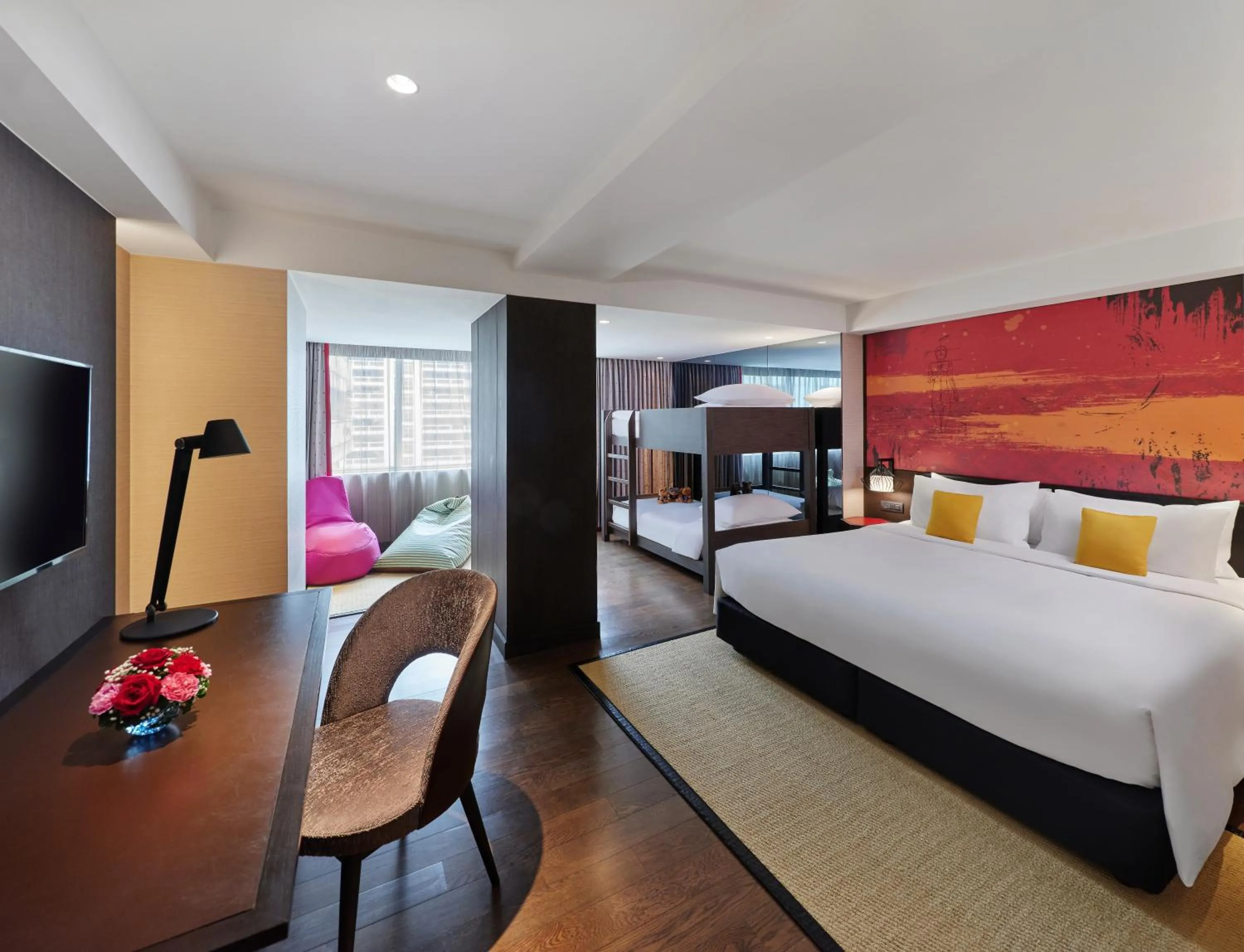 Photo of the whole room, Bed in Mercure Bangkok Sukhumvit 11