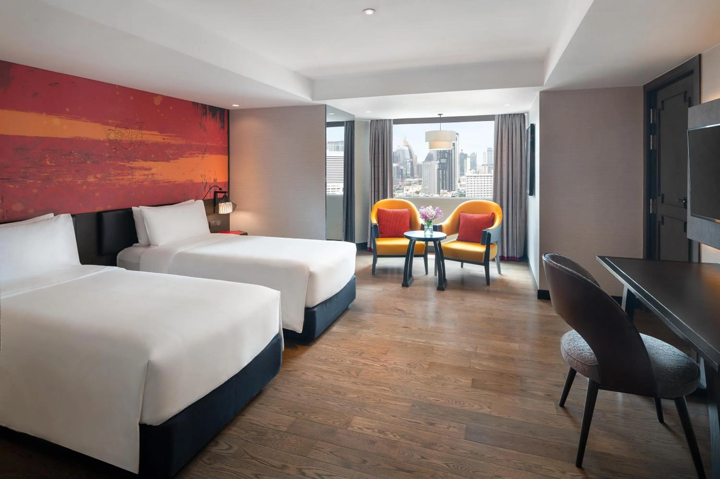 View (from property/room), Bed in Mercure Bangkok Sukhumvit 11