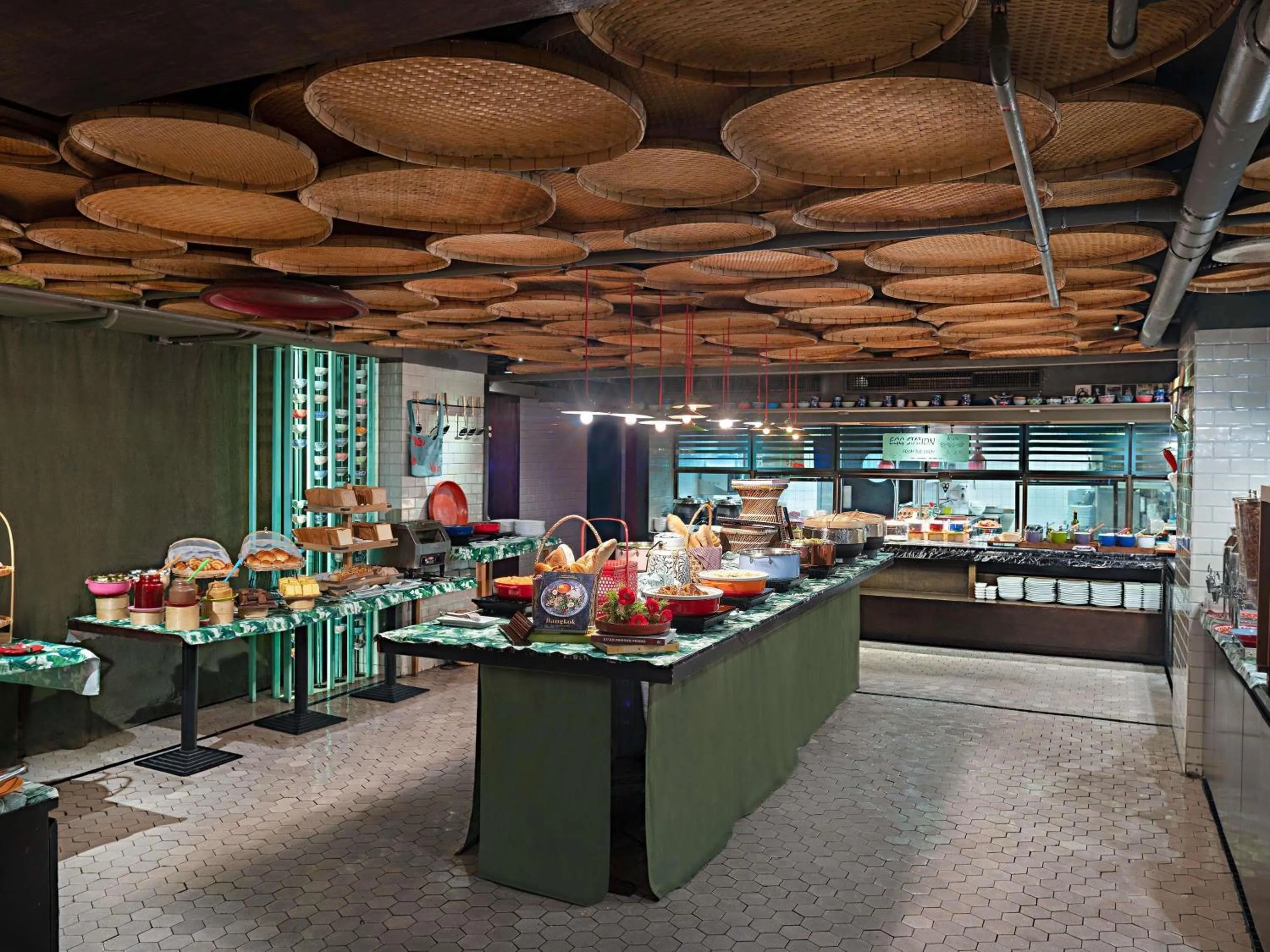 Restaurant/places to eat in Mercure Bangkok Sukhumvit 11